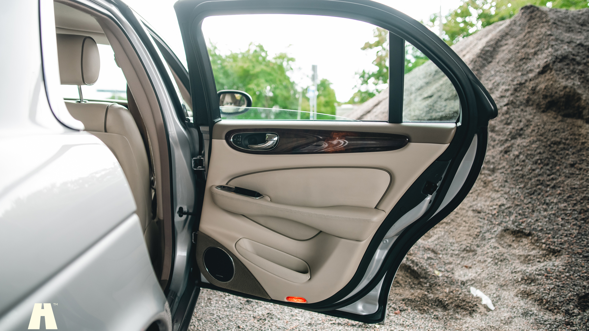 Interior image of 2003 Jaguar XJ Super V8