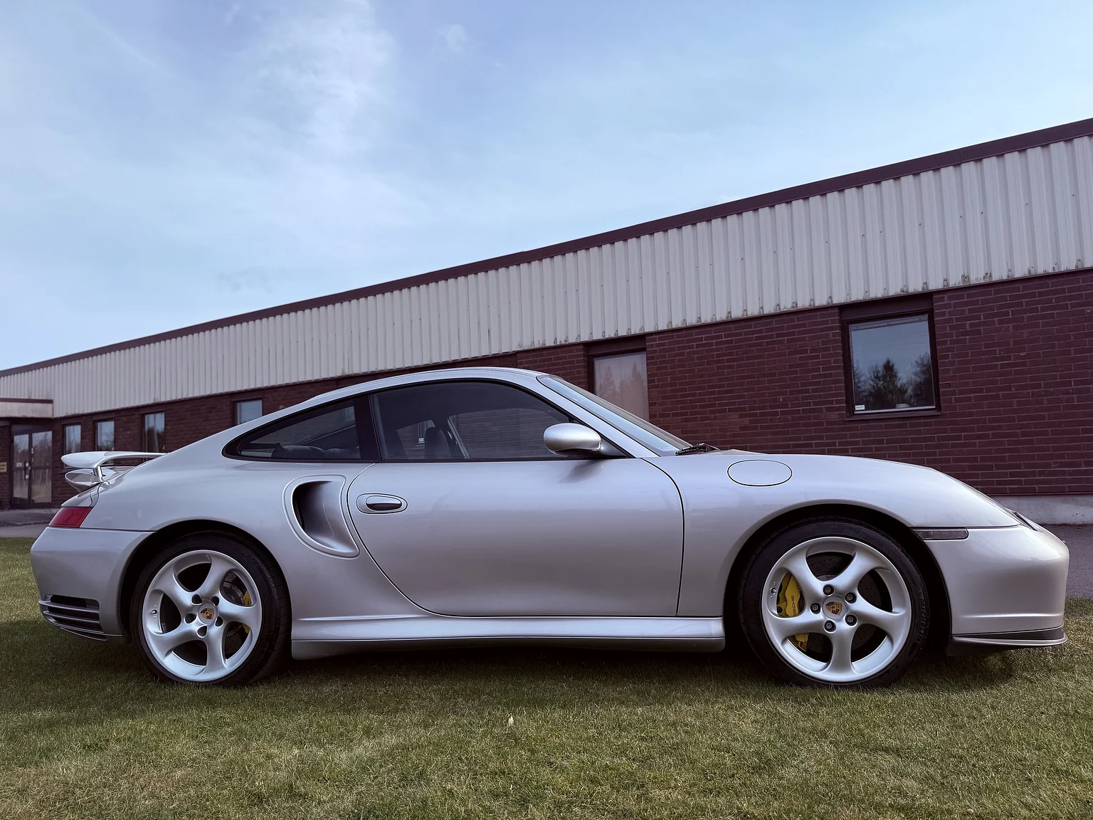 Exteriörbild på 2005 Porsche 996 Turbo S (15)