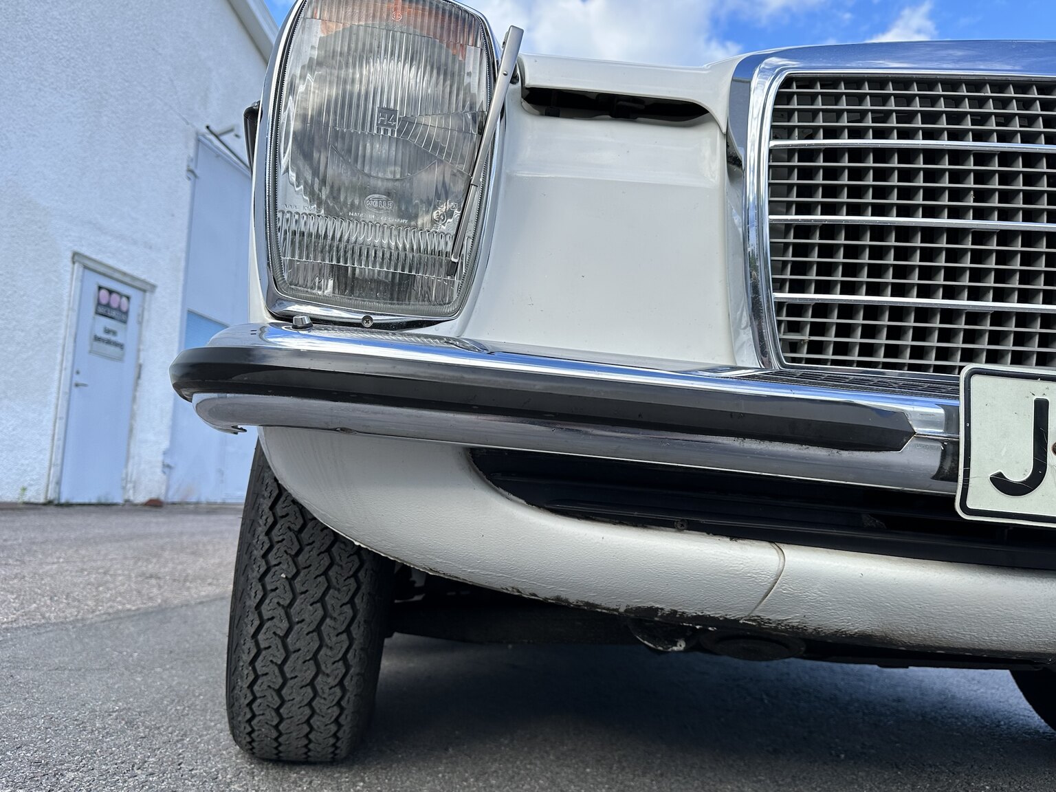 Exteriörbild på 1975 Mercedes Benz 200