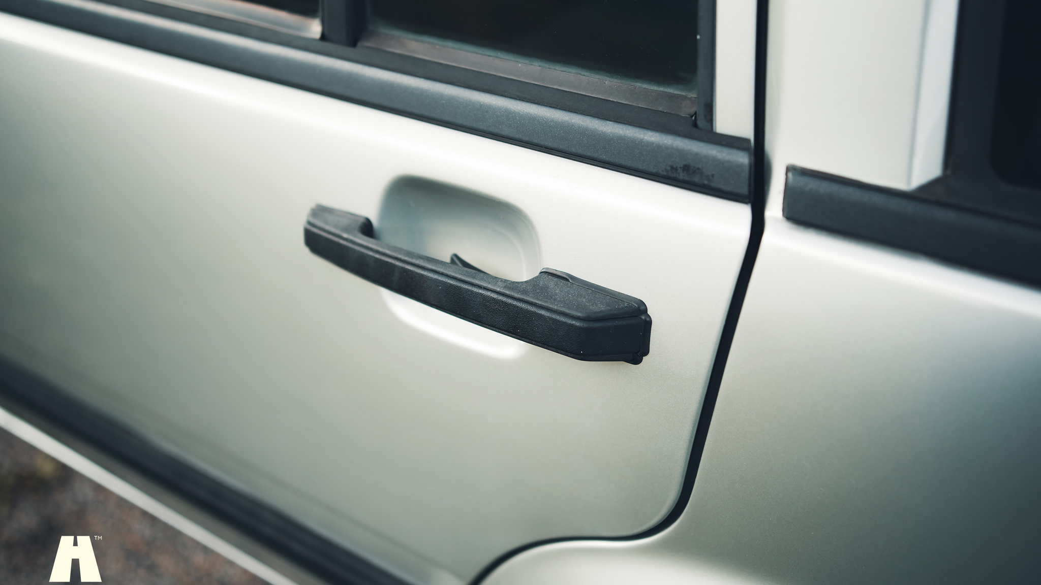 Exterior image of 1997 Volvo 945 