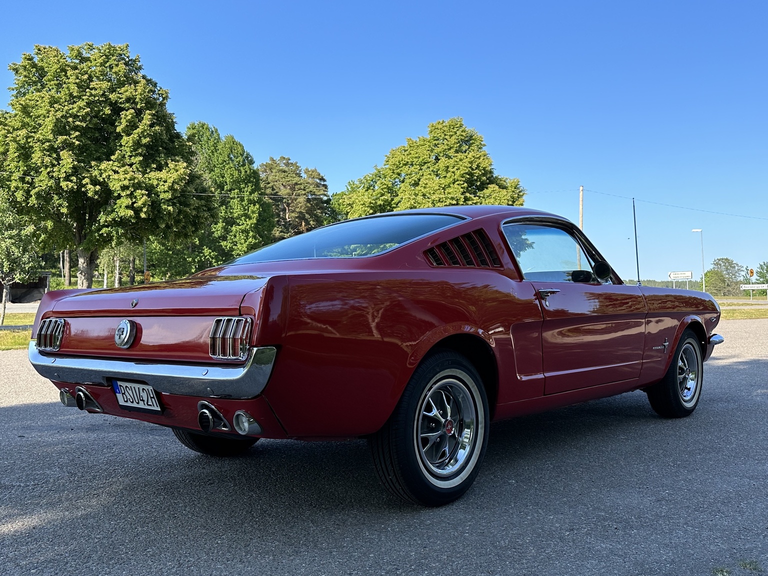 Exterior image of 1965 Ford Mustang 289 Fastback