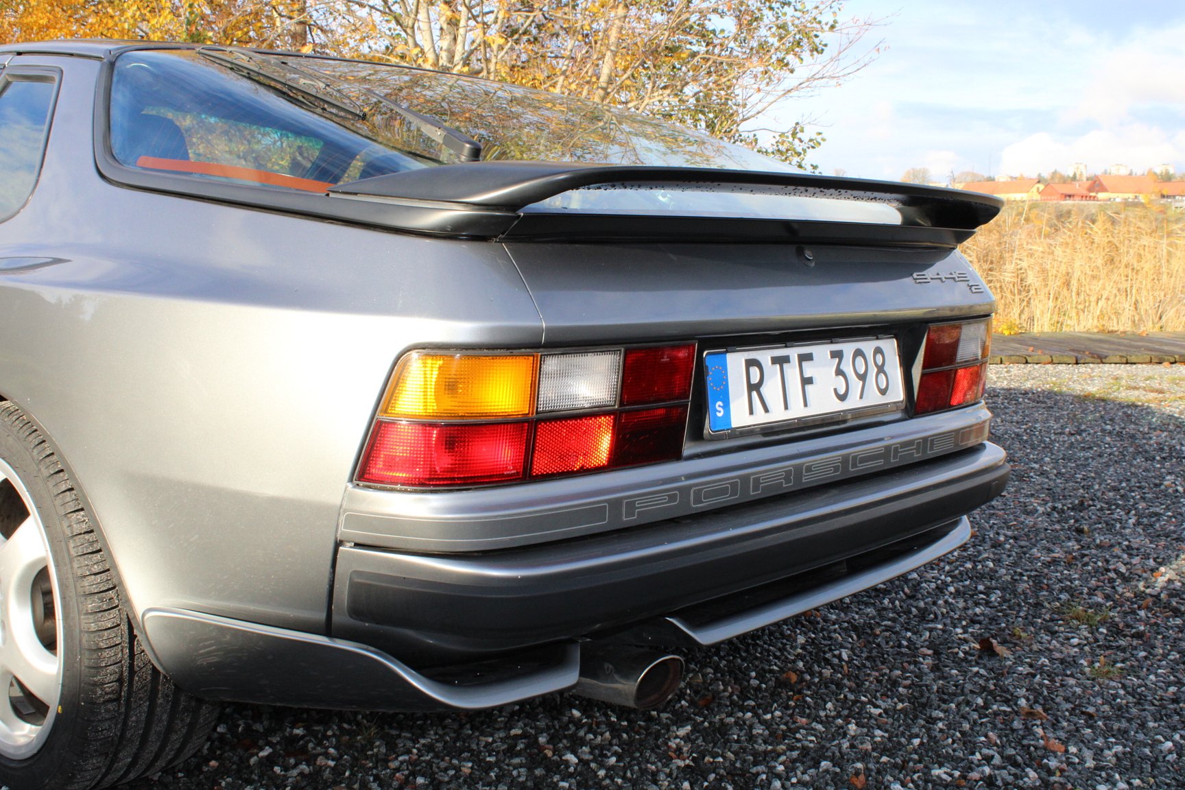 Exterior image of 1991 PORSCHE 944 S2