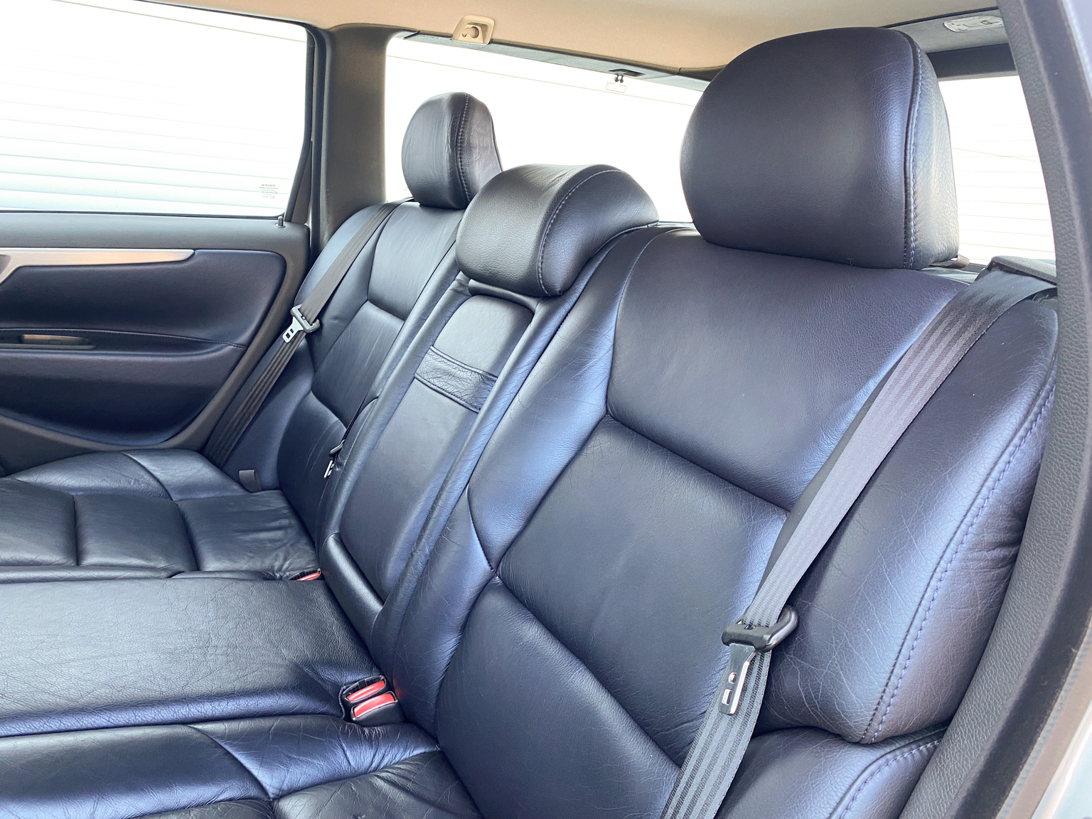 Interior image of 2005 Volvo V70 R AWD (20)