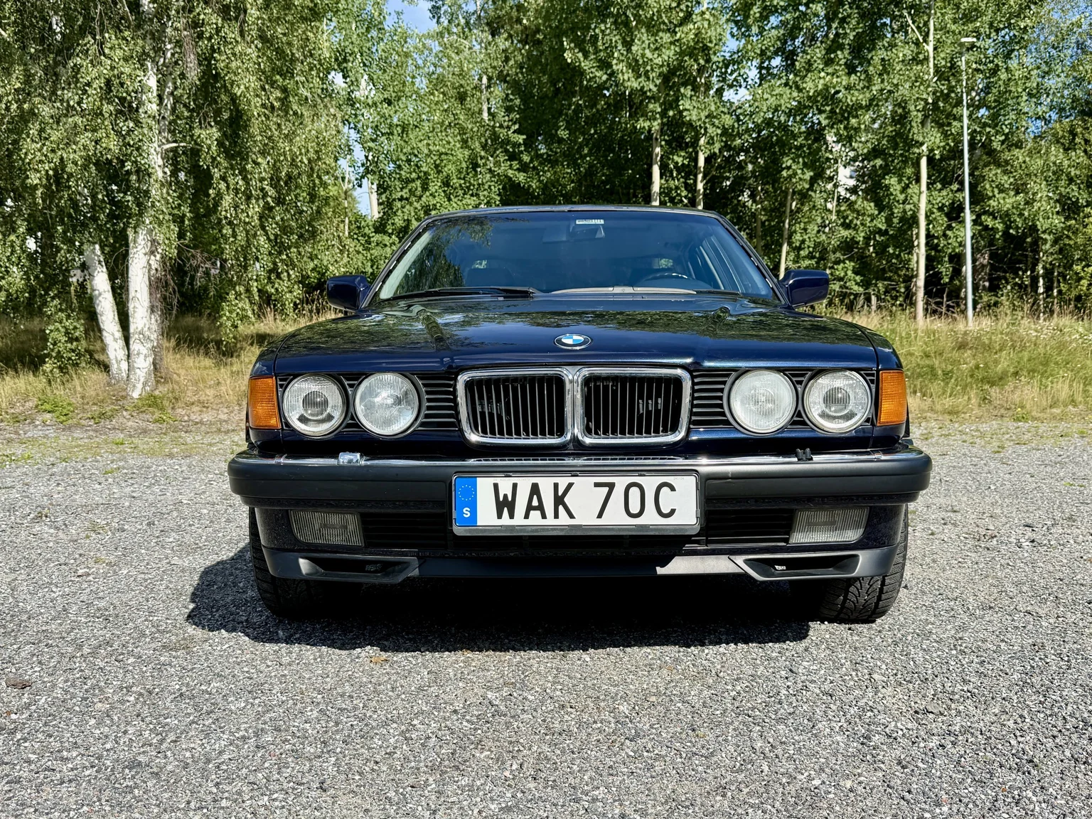 Exterior image of 1990 BMW 750i (12)