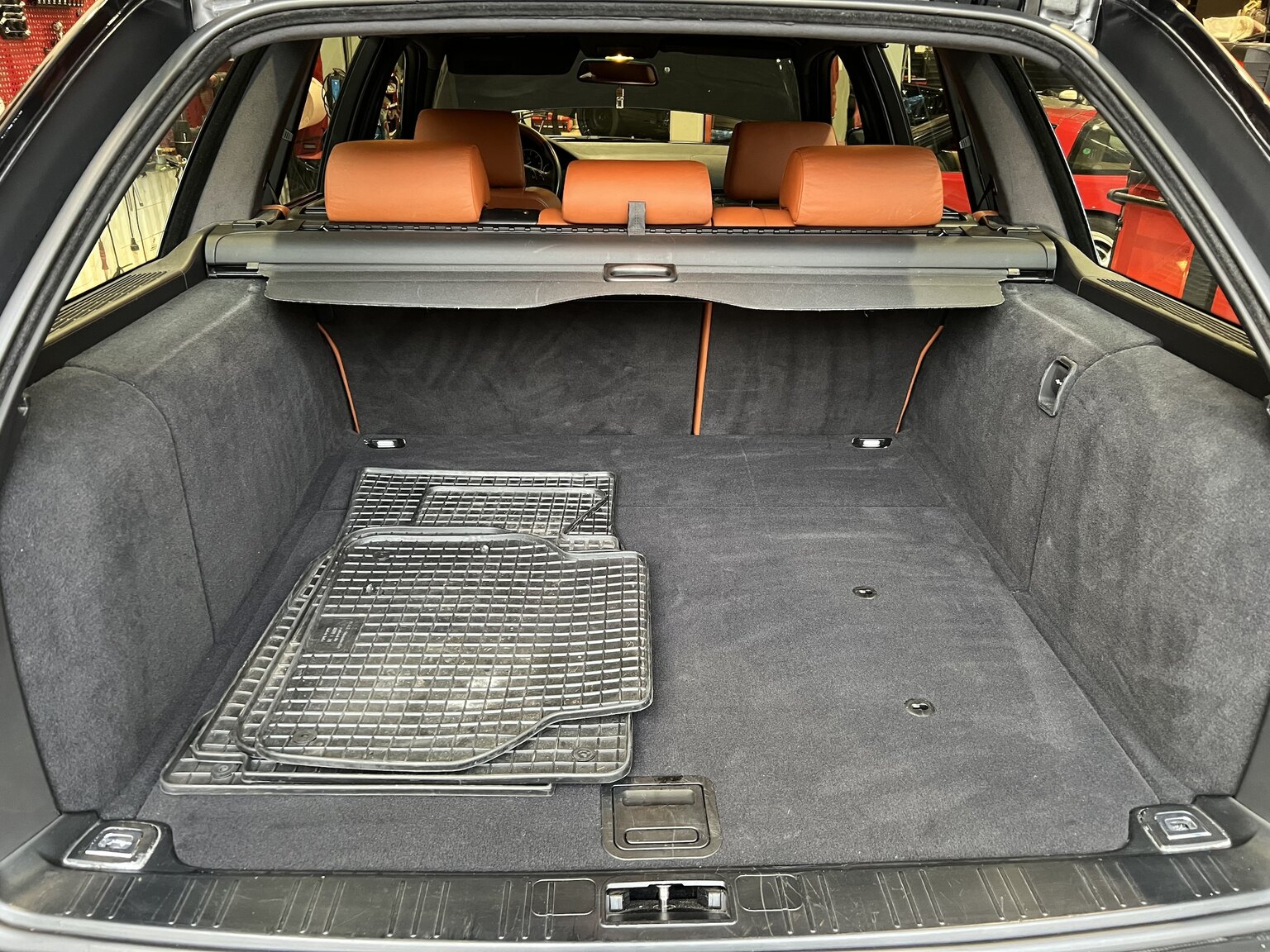 Interior image of 2003 BMW 540i Touring