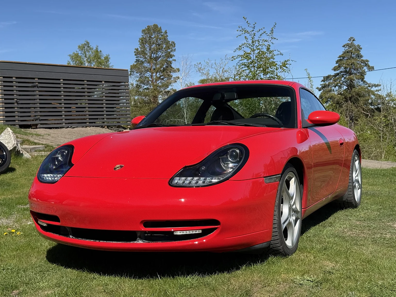Exterior image of 1998 Porsche 996 Carrera (14)