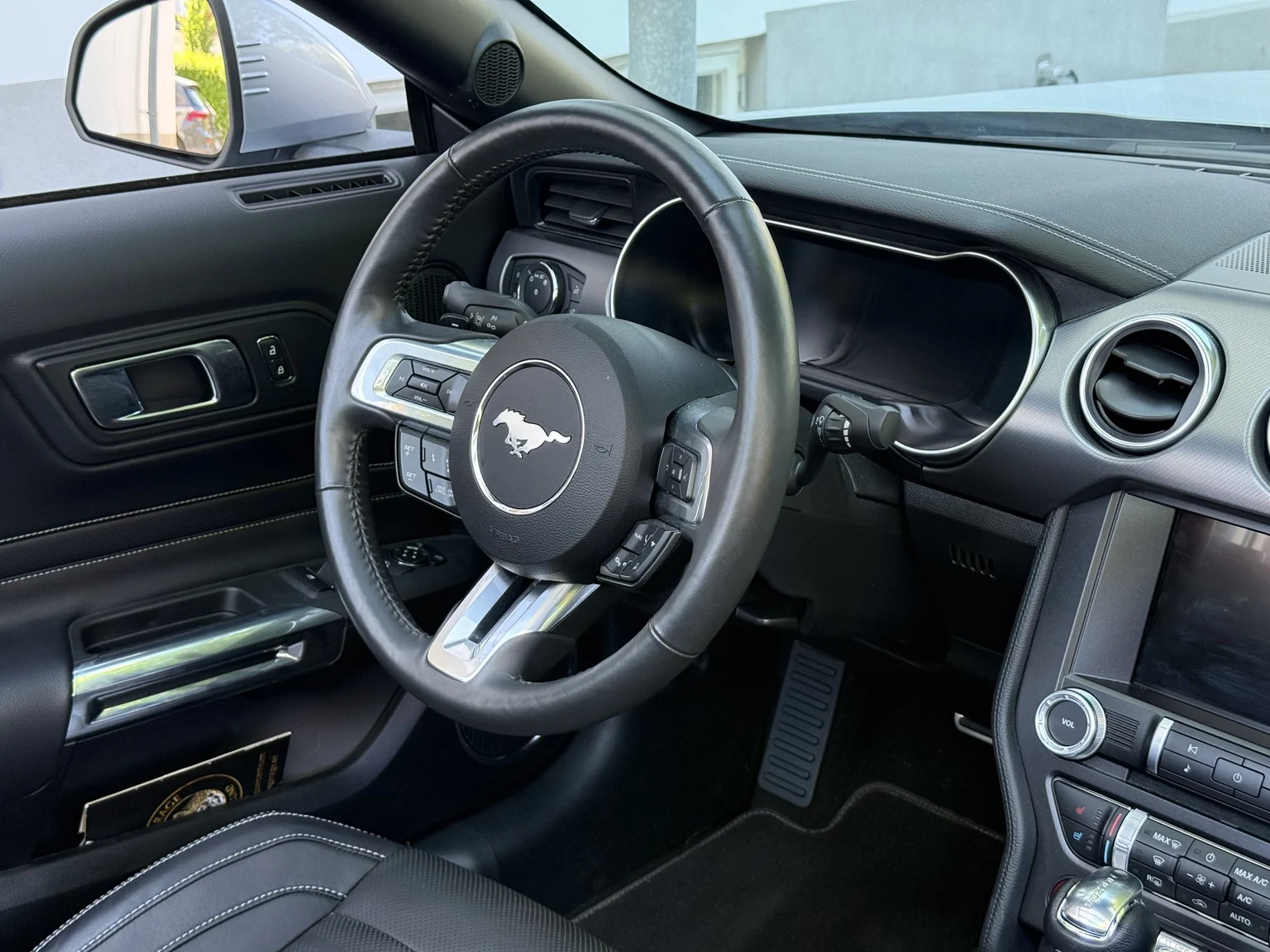 Interiörbild 2021 Ford Mustang GT Cabriolet (24)