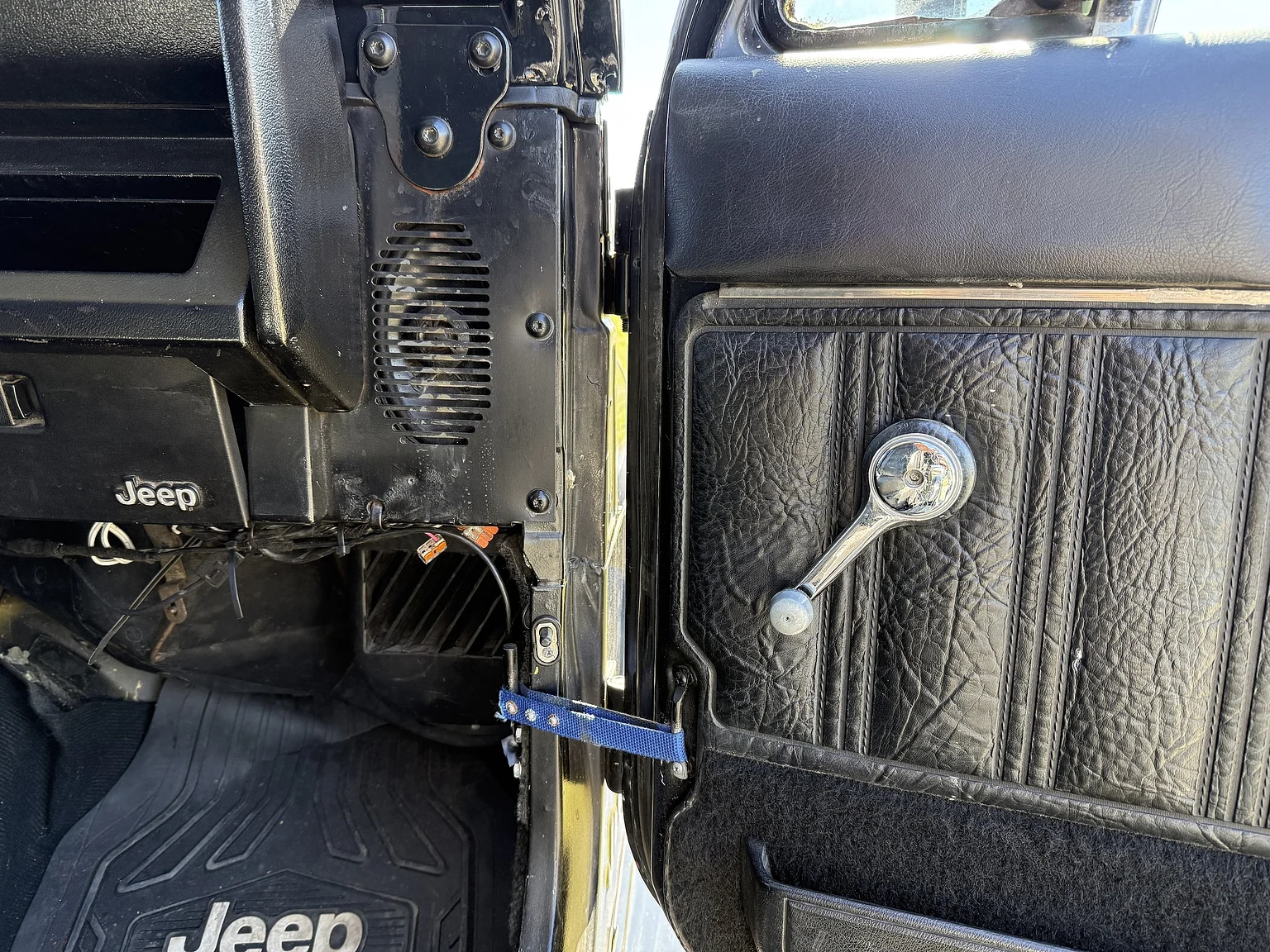 Exteriörbild på 1990 Jeep Wrangler Islander (110)