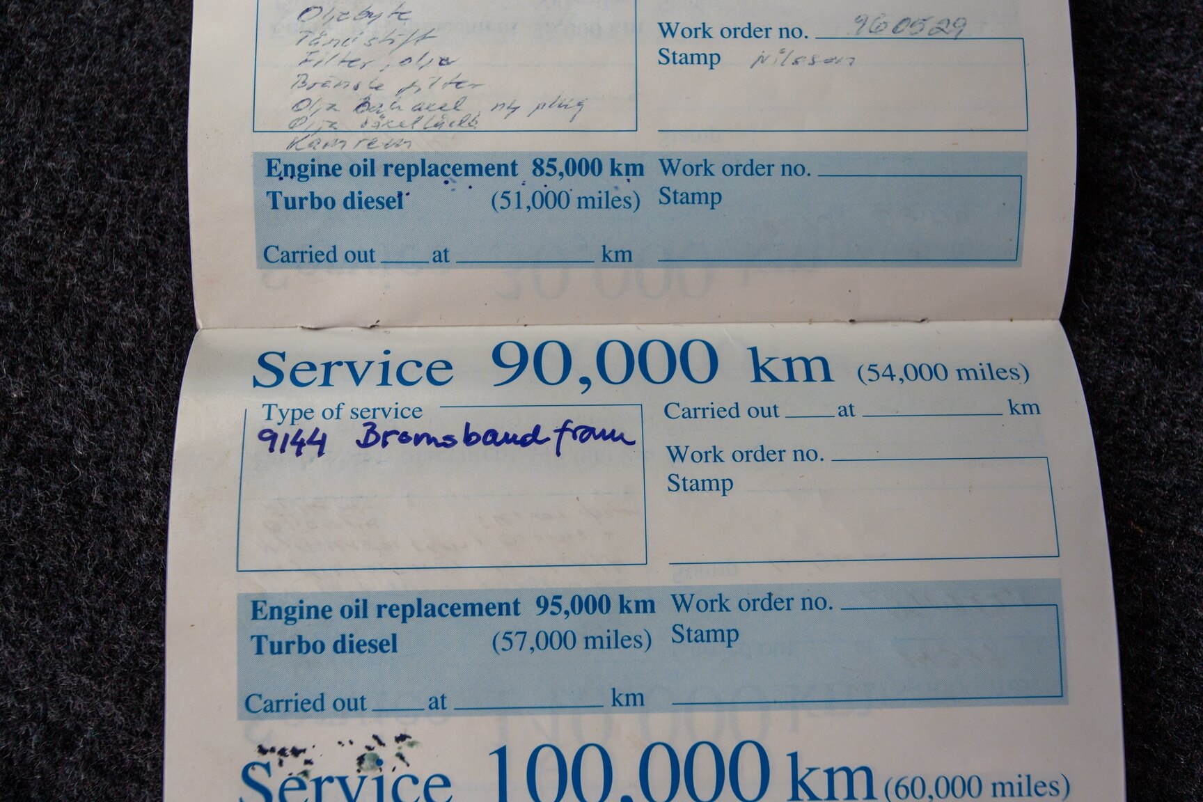 Documentation for 1990 Volvo 745 Turbo (10)