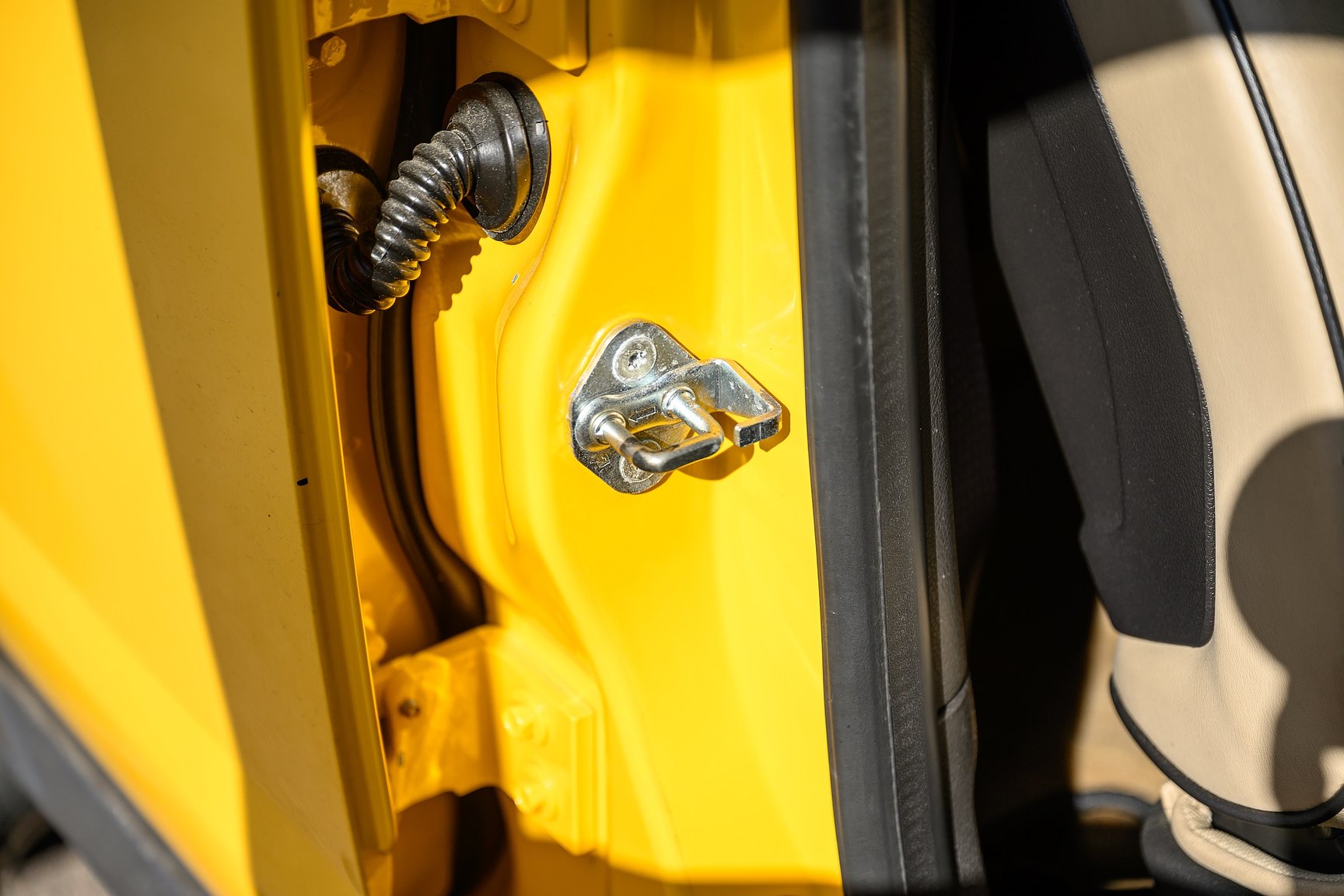 Interior image of 2006 Hummer H3