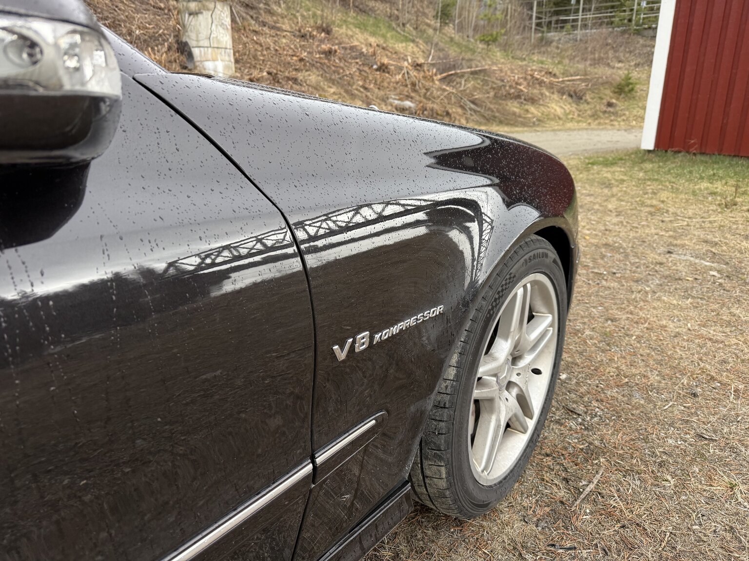 Exterior image of 2005 Mercedes-Benz E 55 T AMG