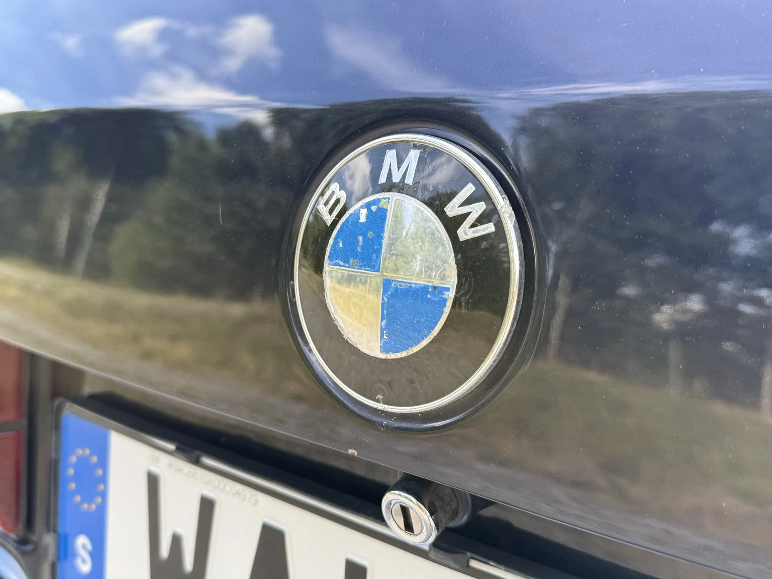 Exterior image of 1990 BMW 750i (69)