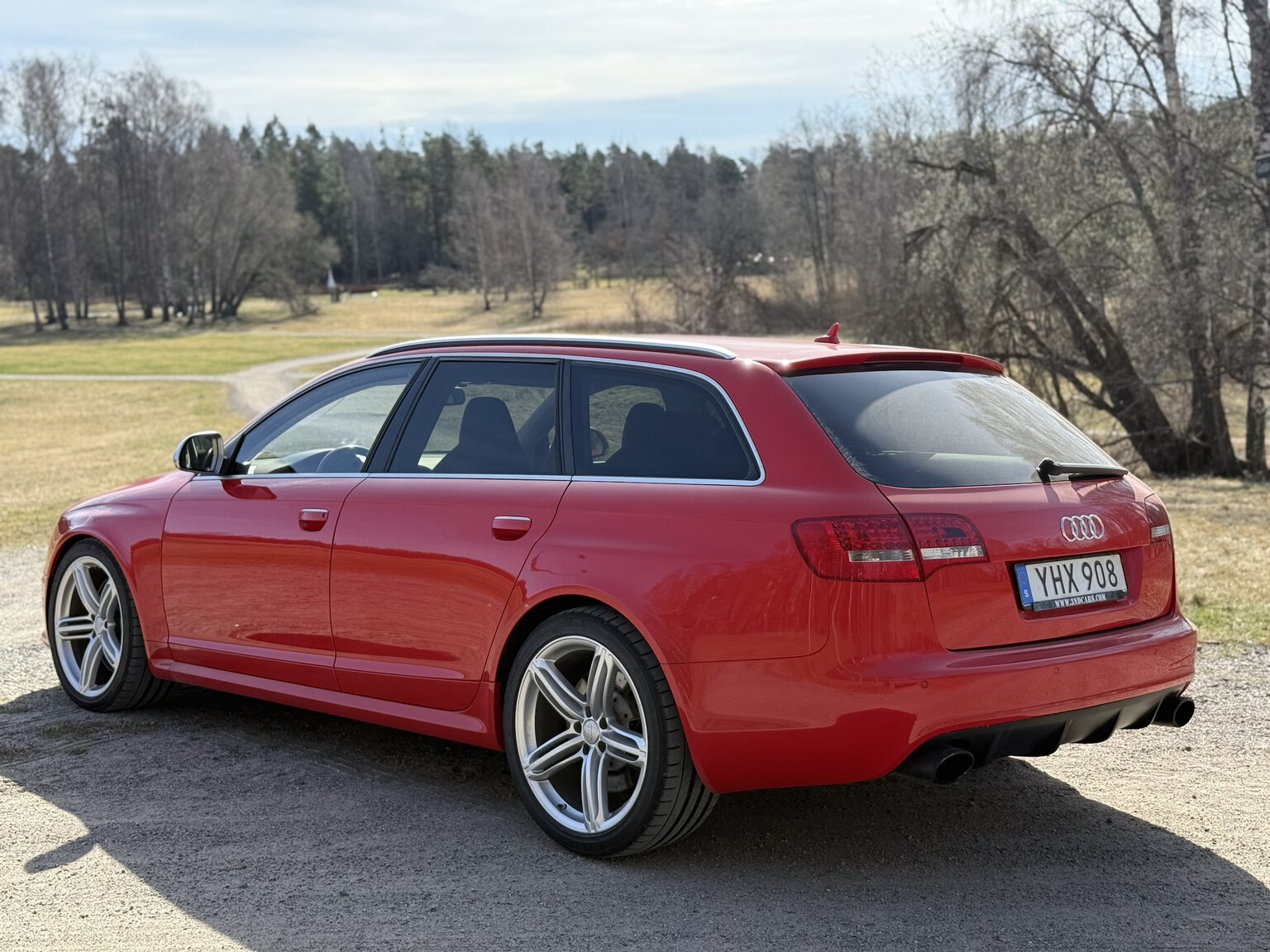 Exterior image of 2010 Audi RS6 Avant V10 Quattro