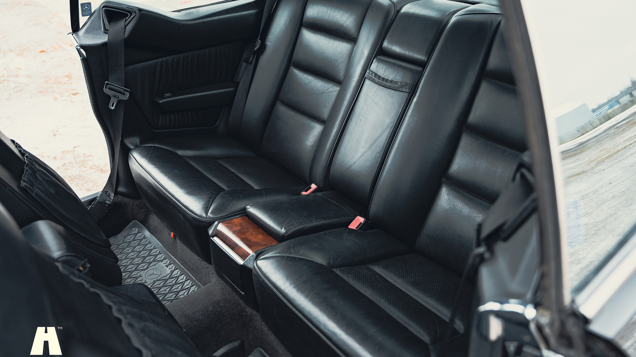 Interiörbild 1990 Mercedes 300 CE-24