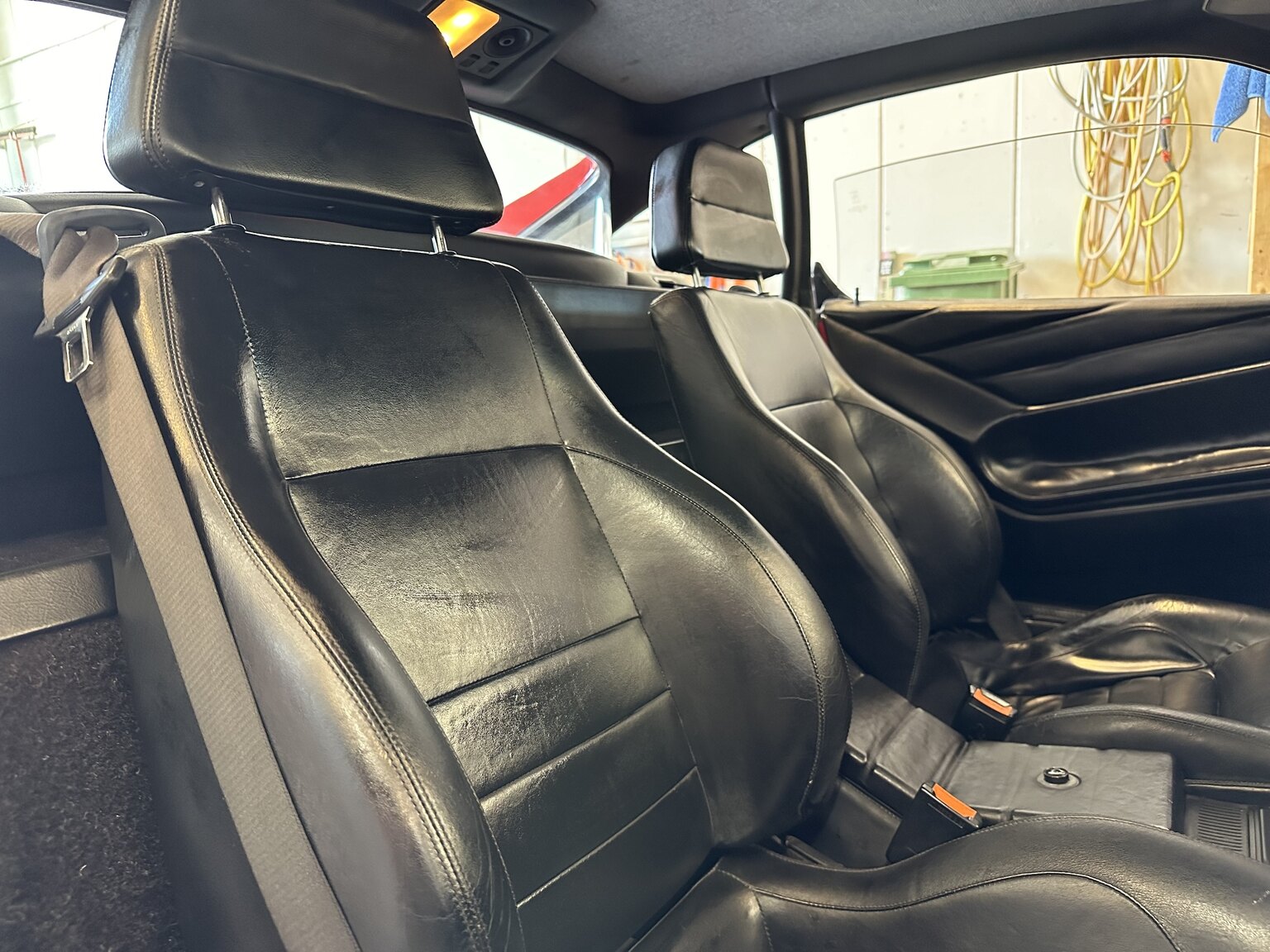 Interior image of 1990 Ferrari 348 (33)