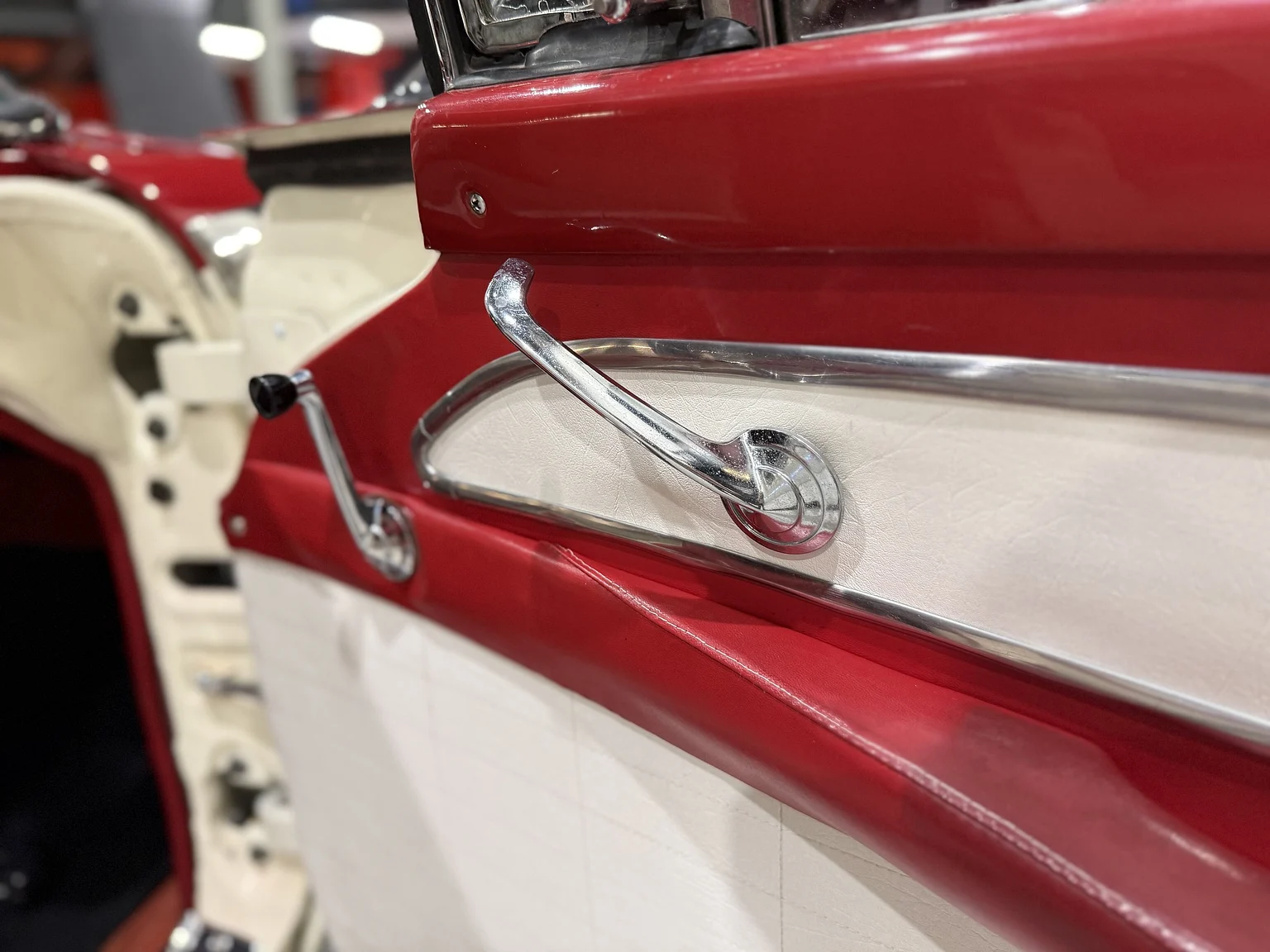 Innenraumfoto von 1956 Ford Fairlane Sunliner V8 5.1 (38)