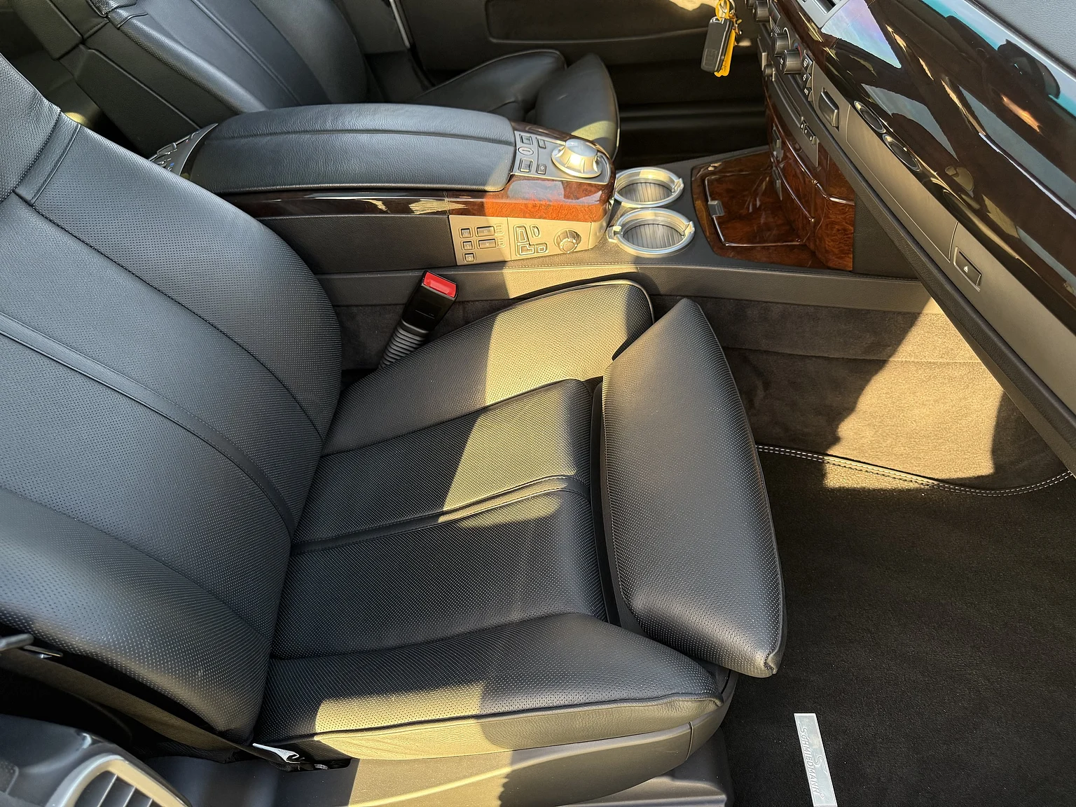 Interior image of 2003 BMW 760i (11)