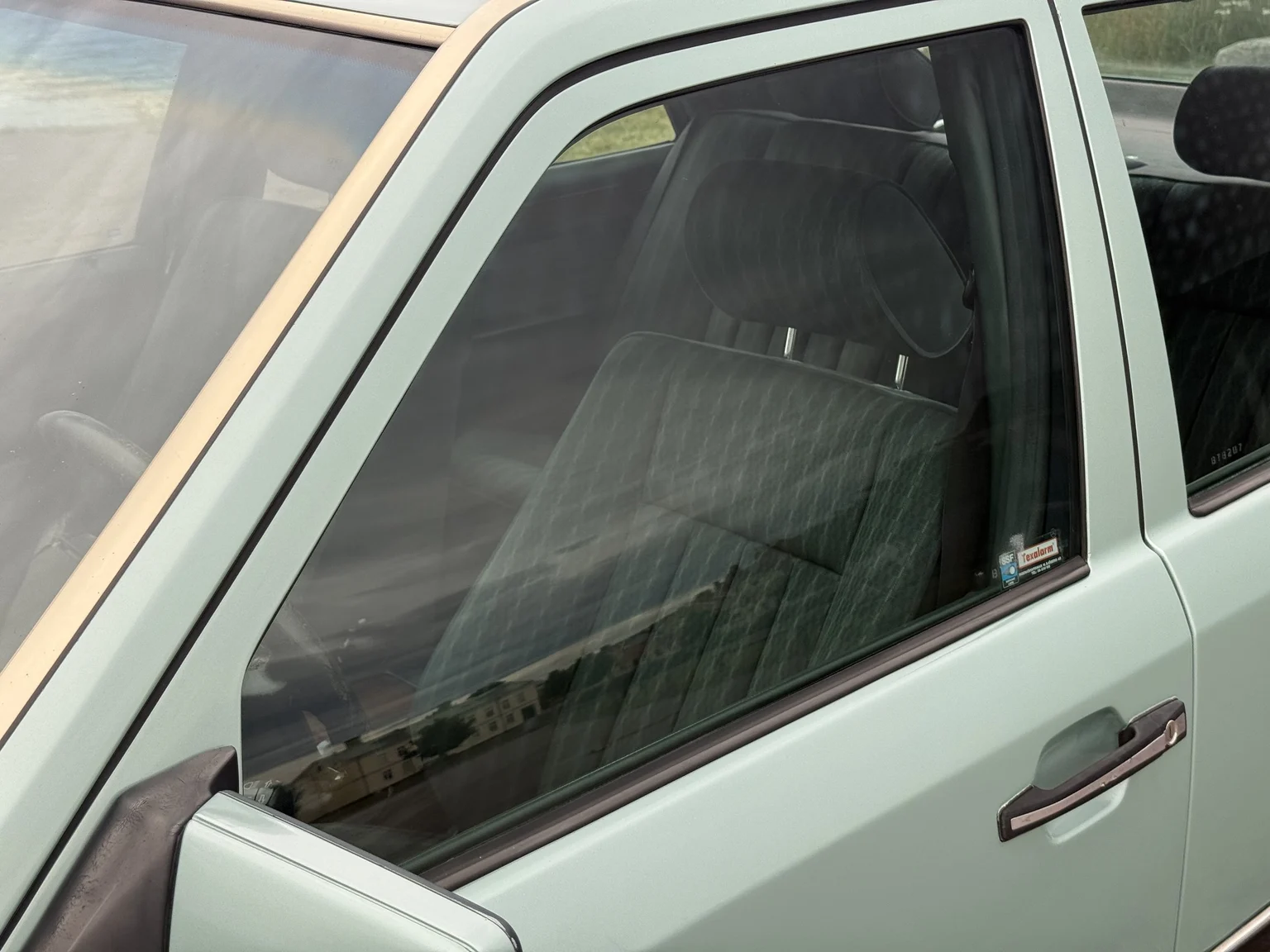 Aussenfoto 1991 Mercedes-Benz 300 E 4MATIC (43)