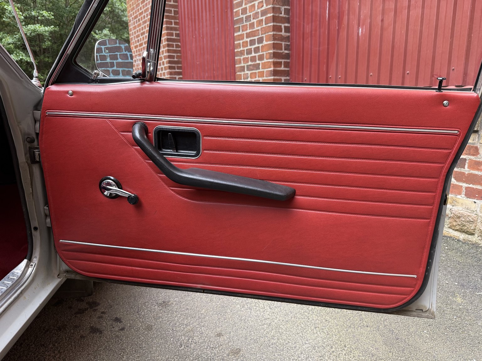 Interior image of 1970 Volvo 142 Automatic