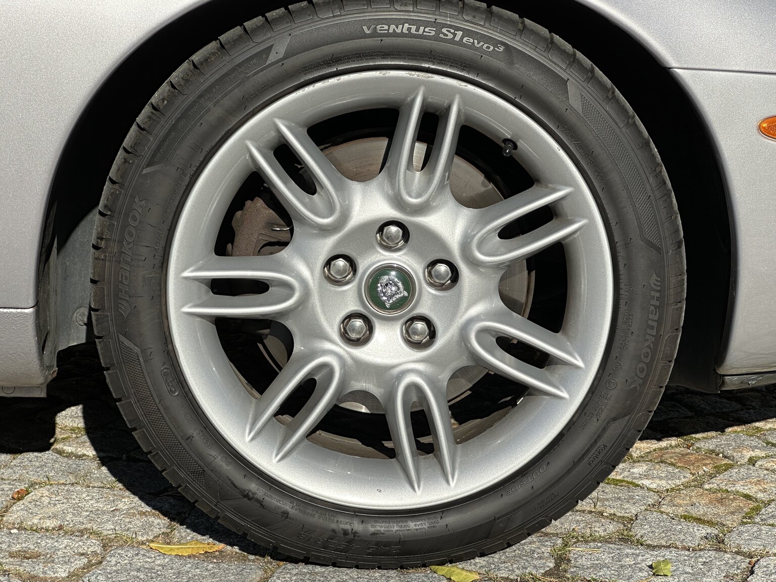 Exteriörbild på 2000 Jaguar XK 8