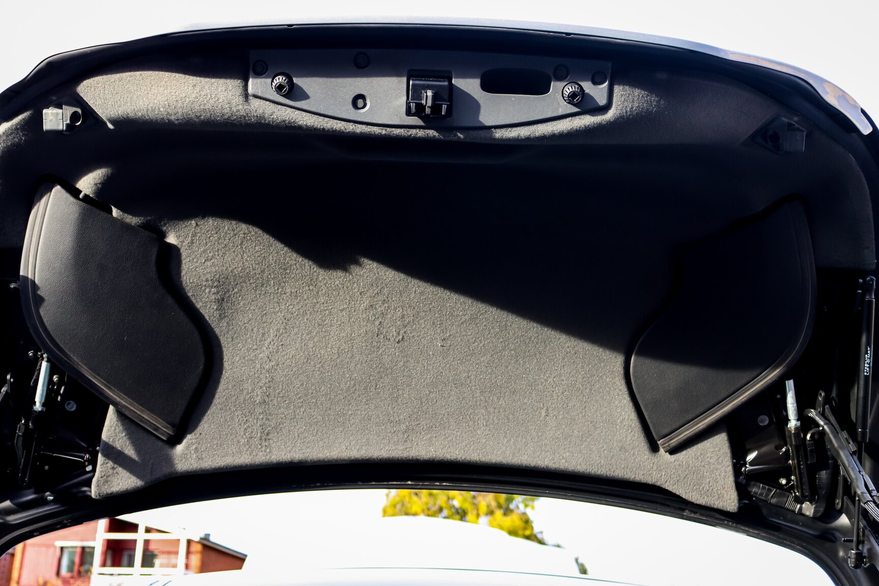 Interior image of 2006 Mercedes-Benz SL 500