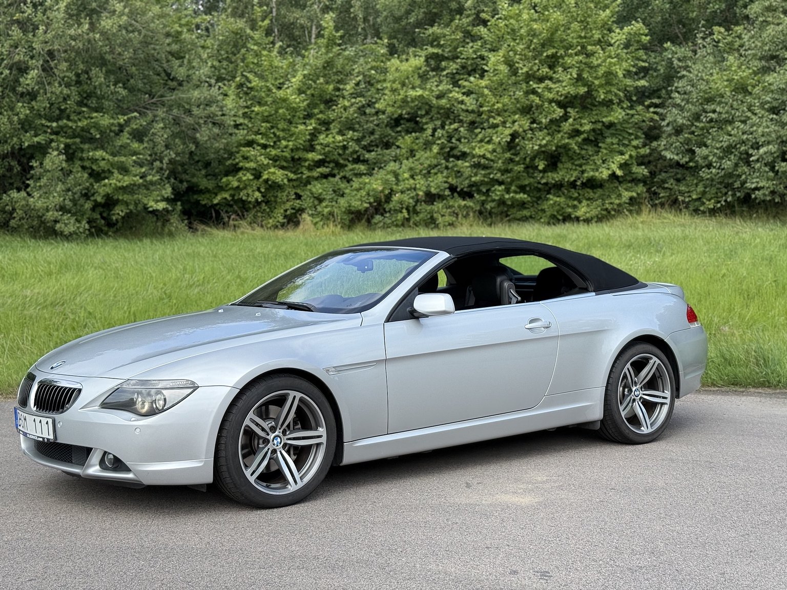 Exterior image of 2004 BMW 645Ci Convertible
