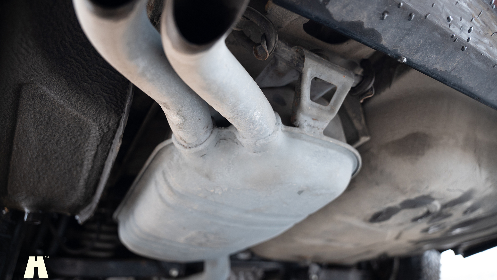 Image of 1990 Mercedes 300 CE-24 mechanics