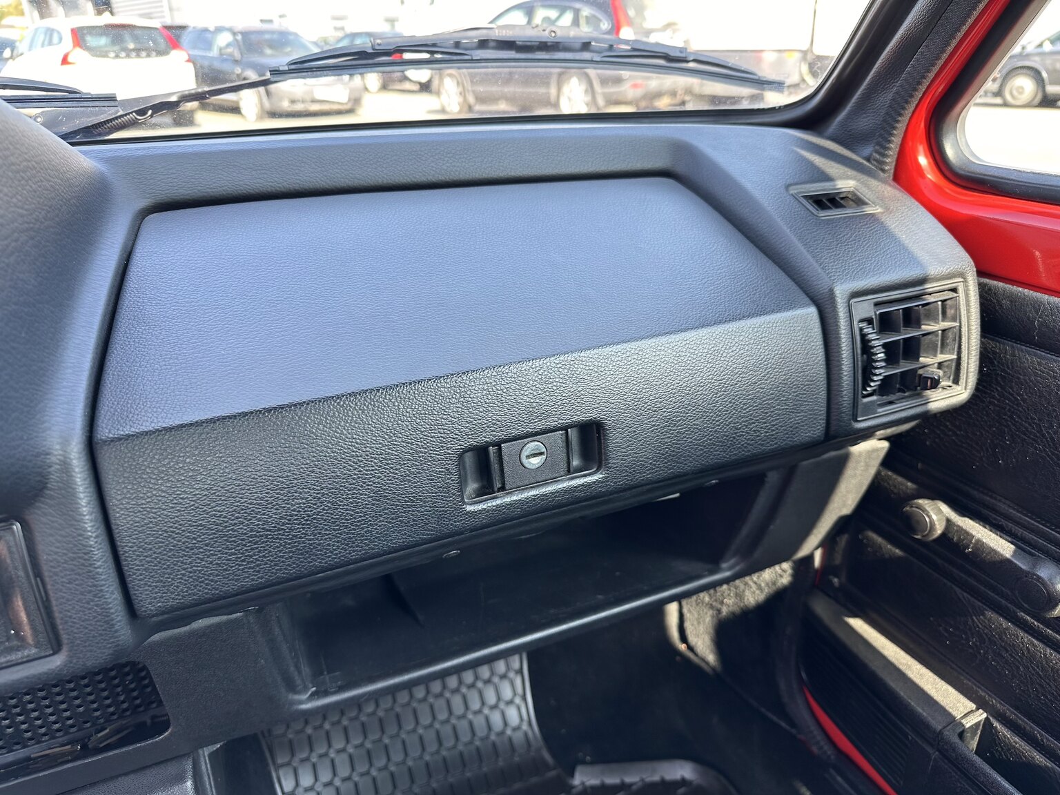 Innenraumfoto von 1984 Volkswagen Golf GTI