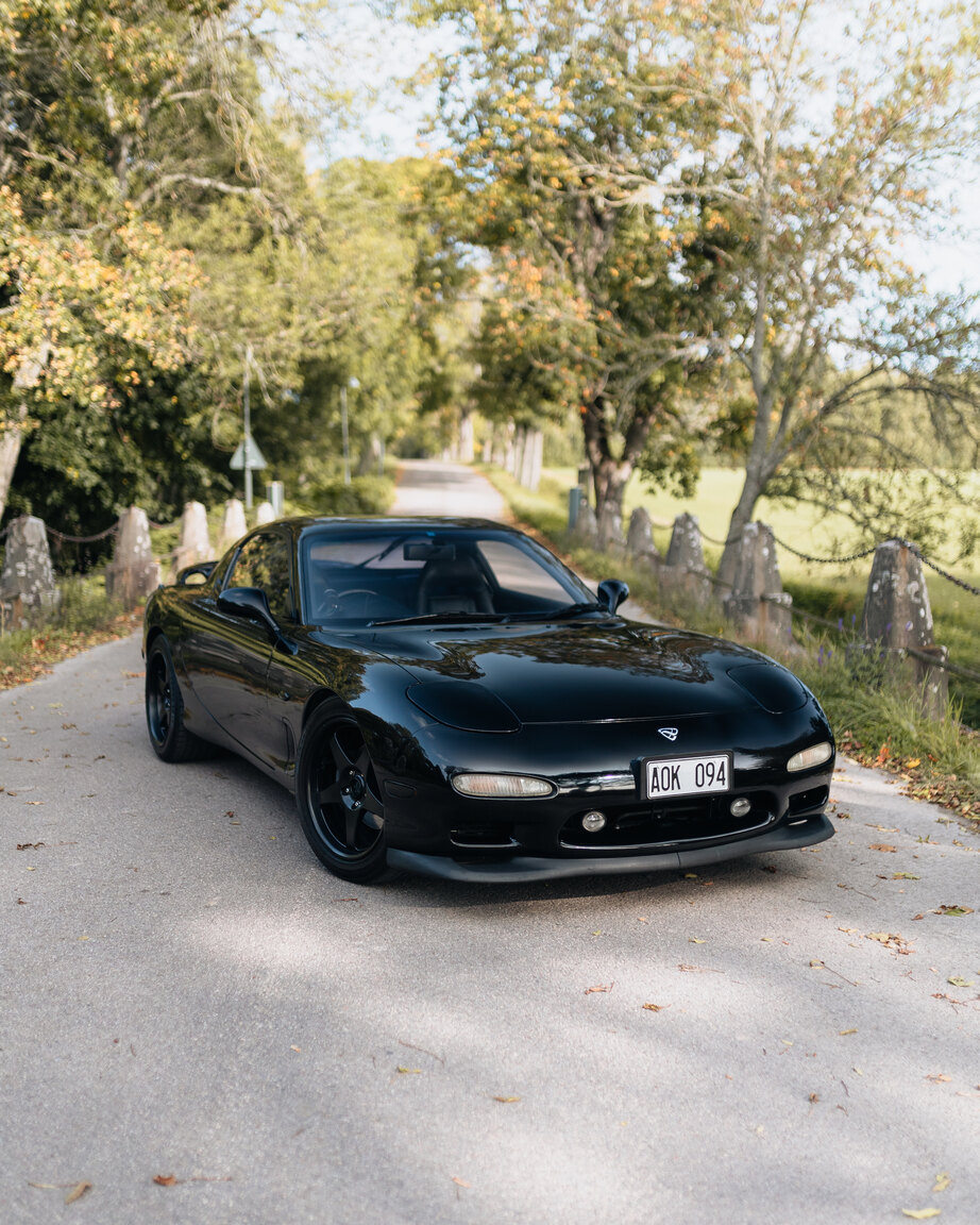 Exterior image of 1994 Mazda RX7 (1)