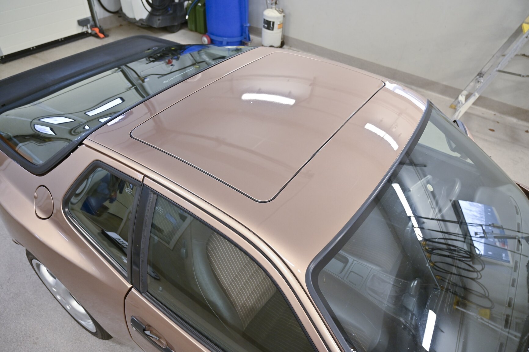 Exterior image of 1987 Porsche 944 Automat
