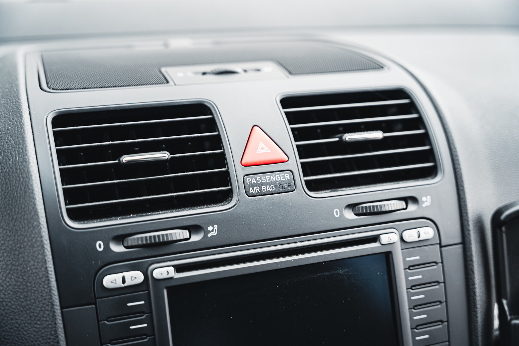 Innenraumfoto von 2007 Volkswagen Golf R32 (28)