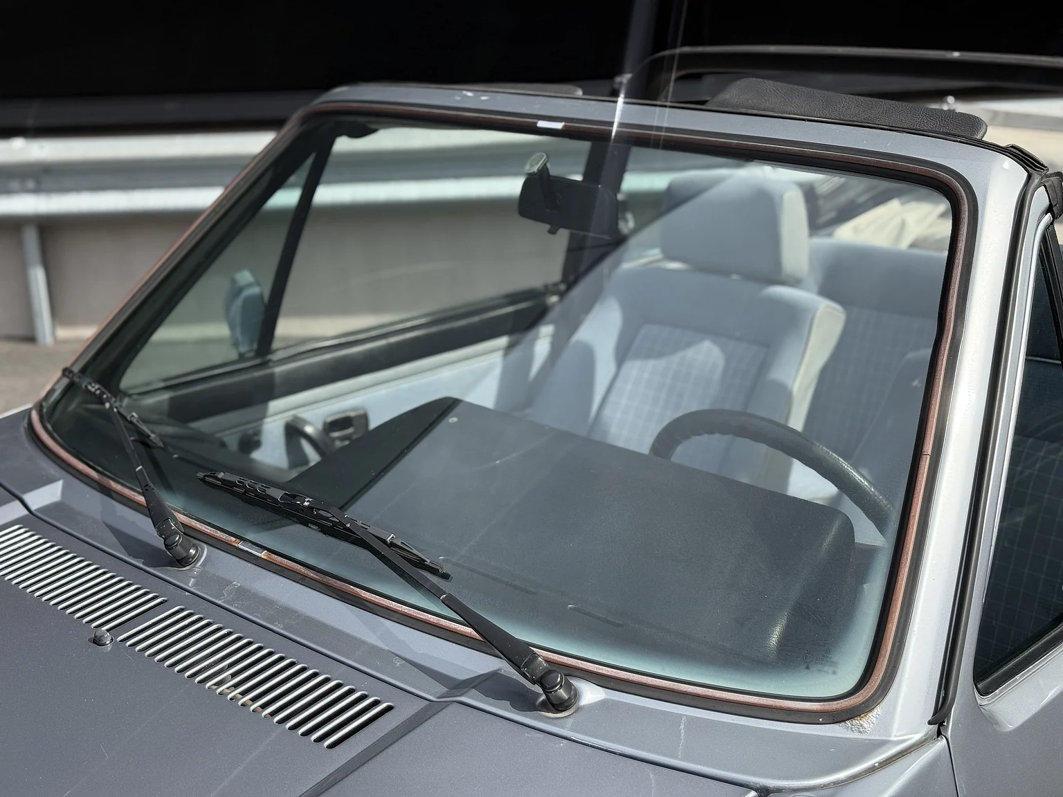 Exterior image of 1987 VW Golf Cabriolet (28)