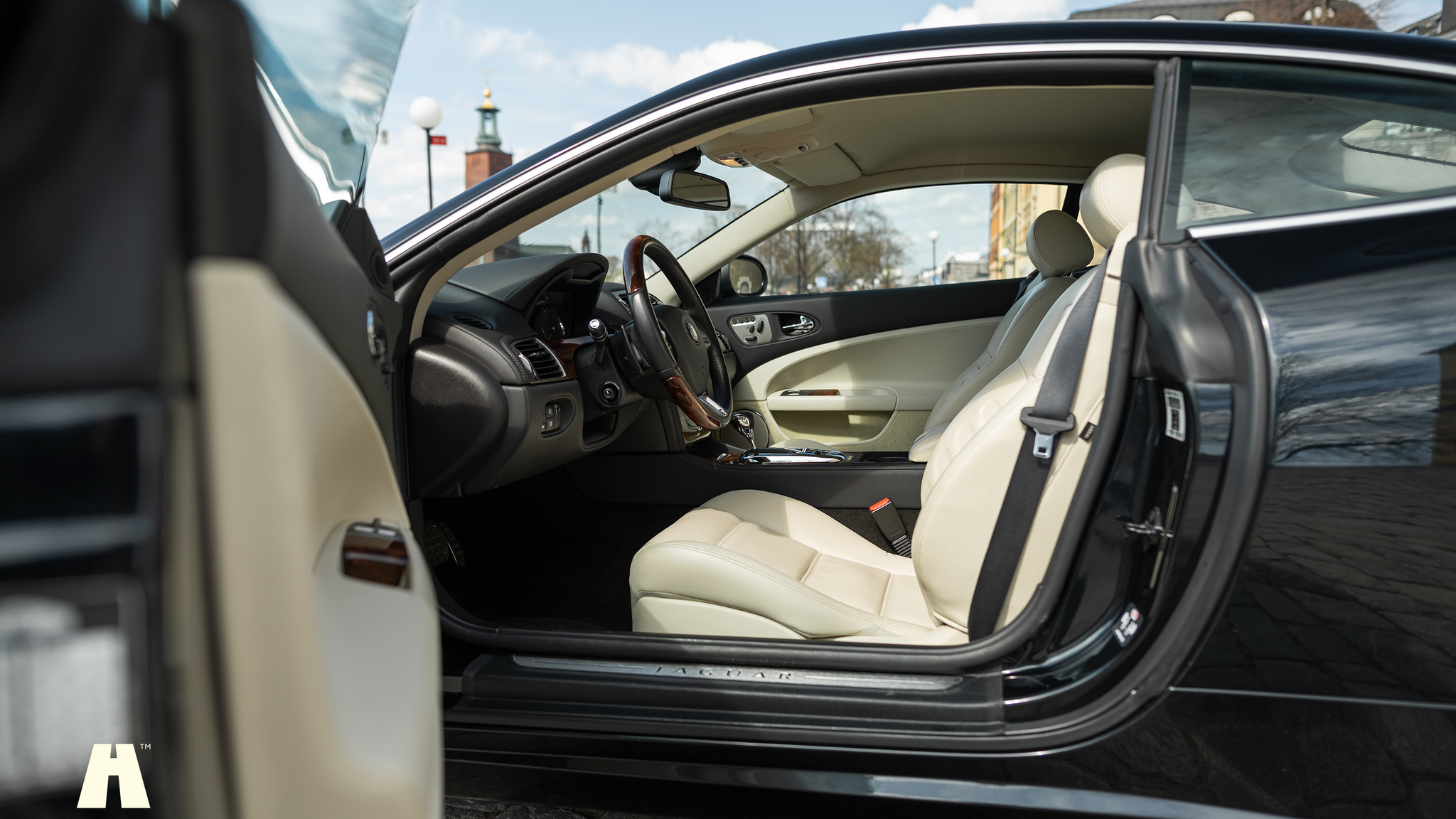 Innenraumfoto von 2008 Jaguar XKR (3)