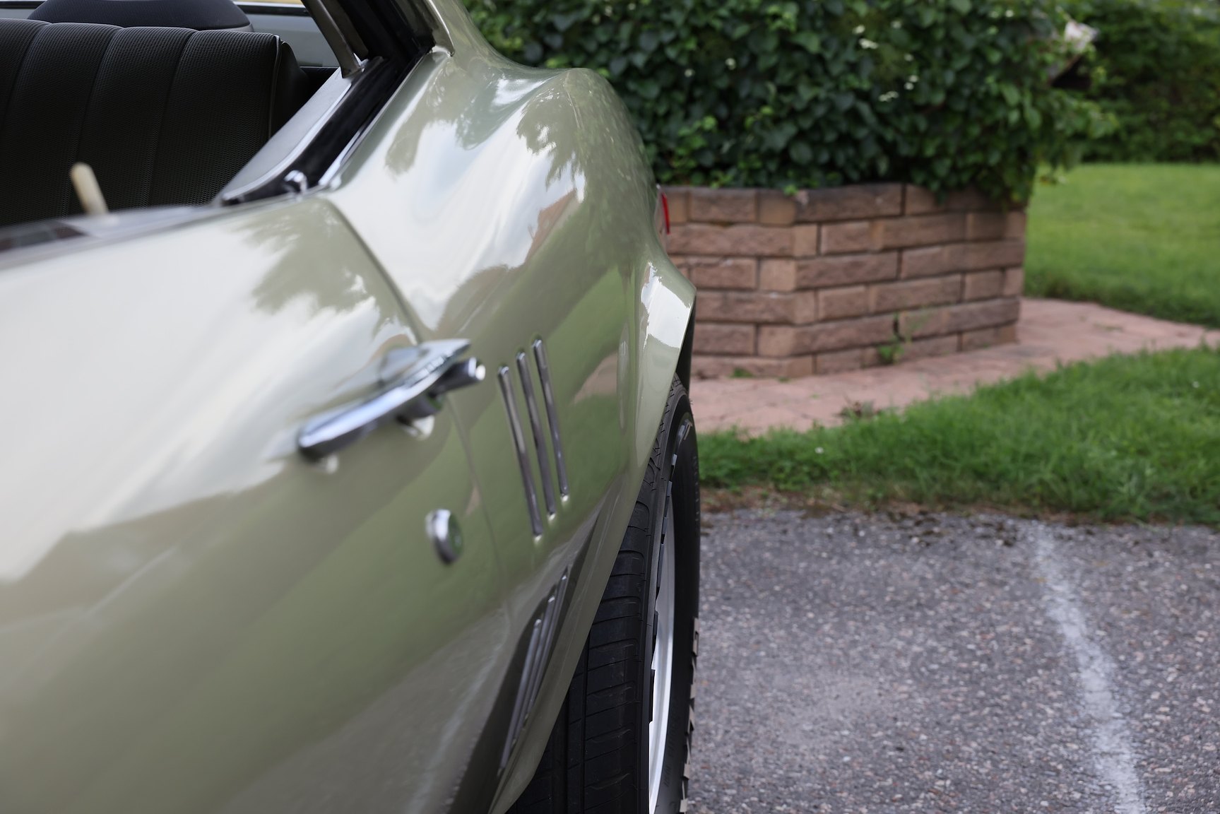 Exterior image of 1968 Pontiac Firebird 400 Ram Air