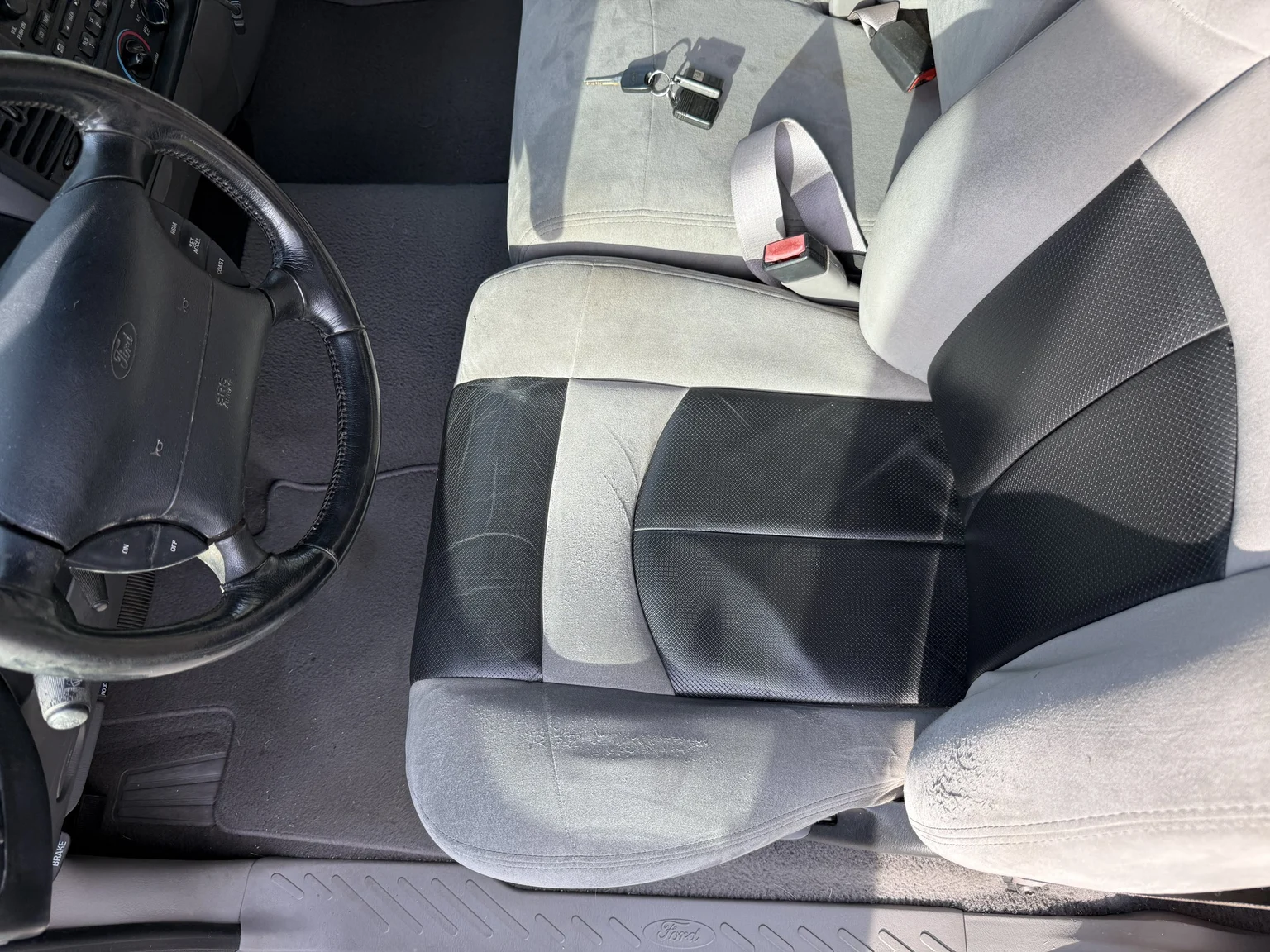 Innenraumfoto von 2002 Ford F-150 SVT Lightning (36)