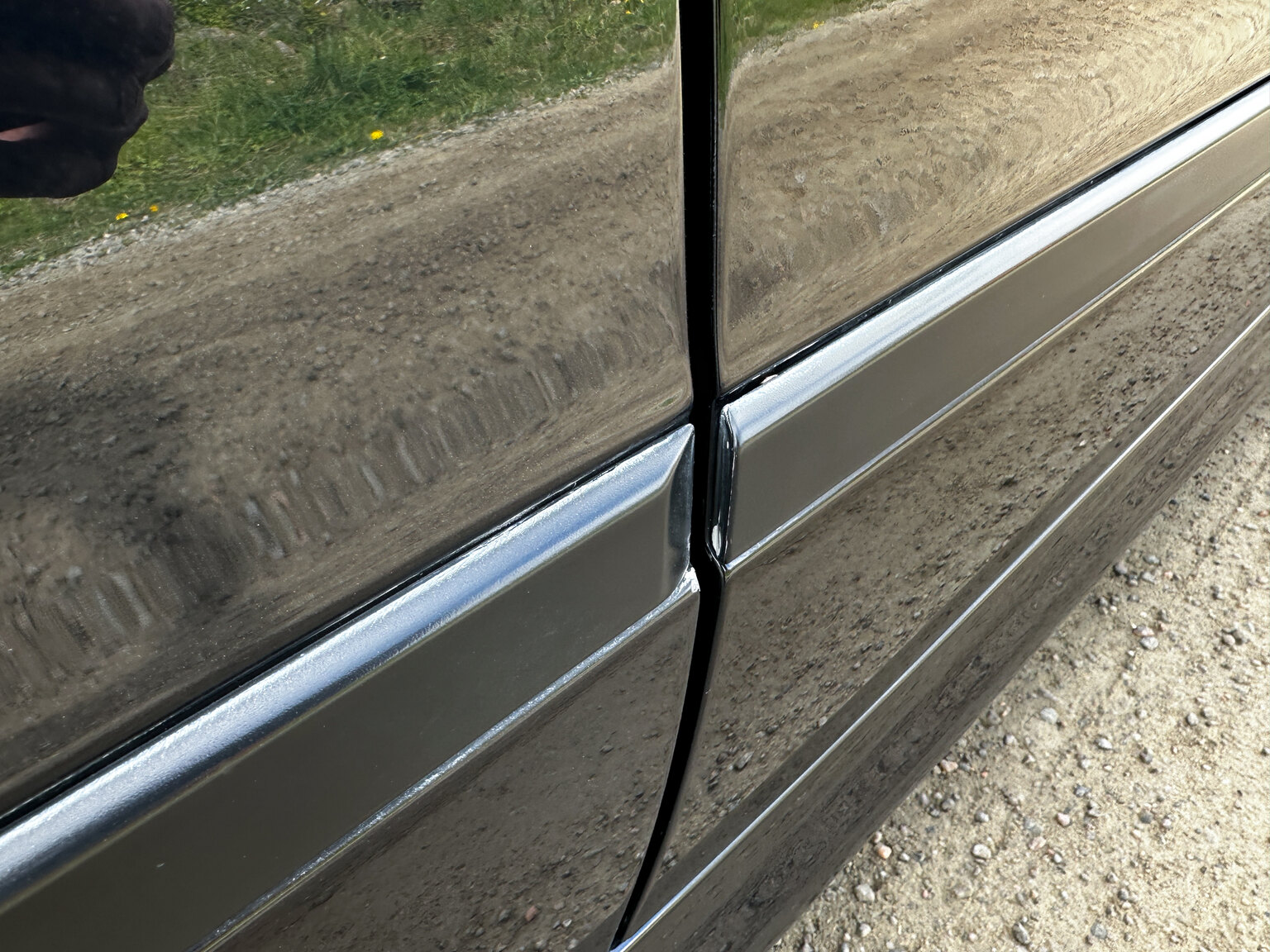 Exterior image of 2000 BMW M5 E39