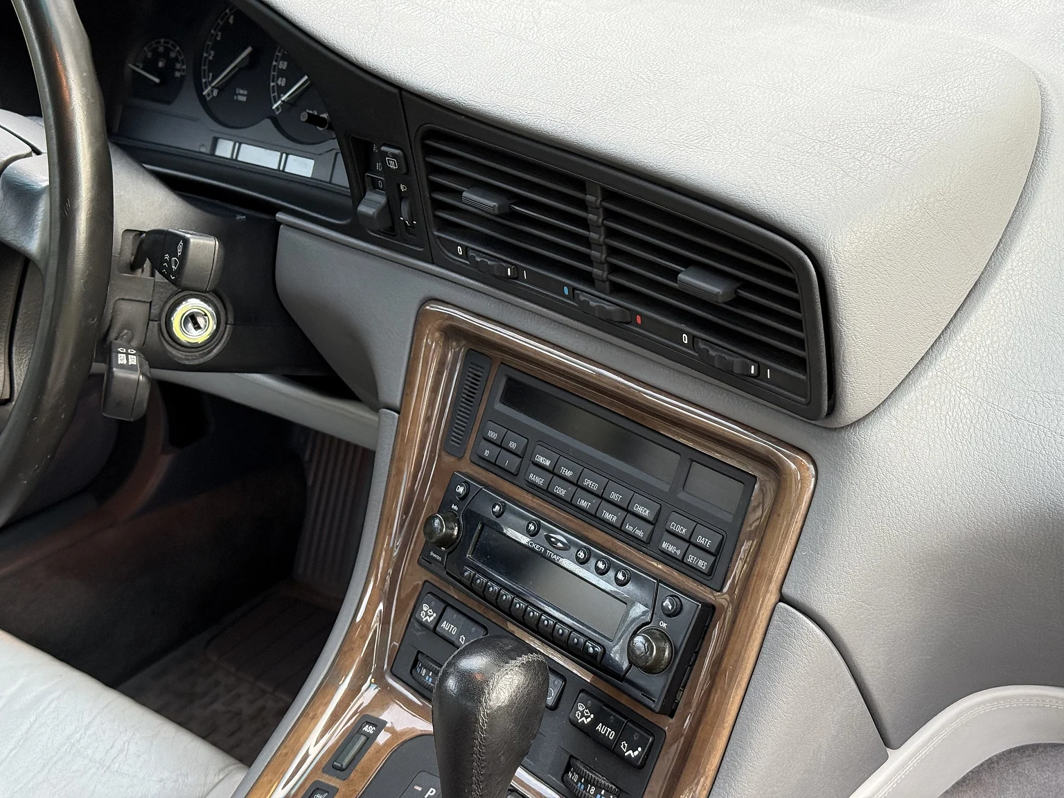 Innenraumfoto von 1994 BMW 840Ci (38)