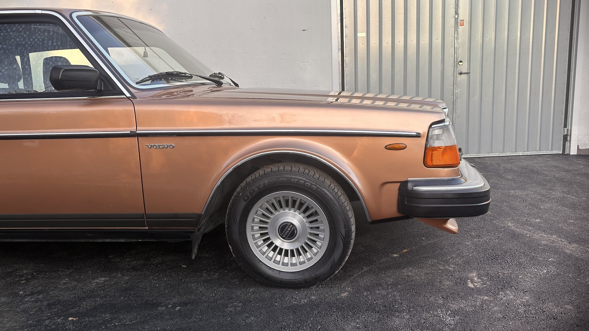 Exteriörbild på 1981 Volvo 244 GLE D6