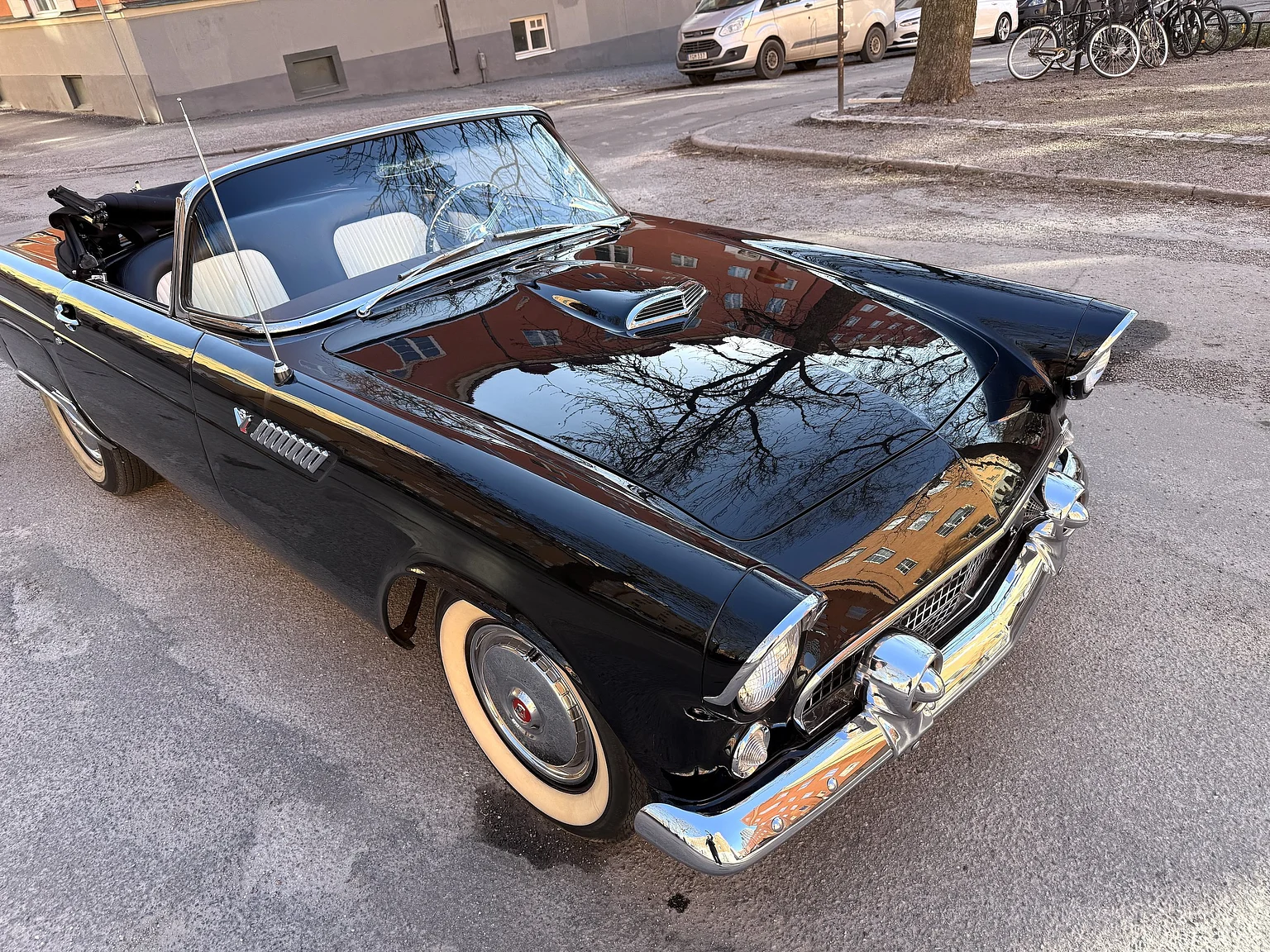 Exterior image of 1955 Ford Thunderbird (31)