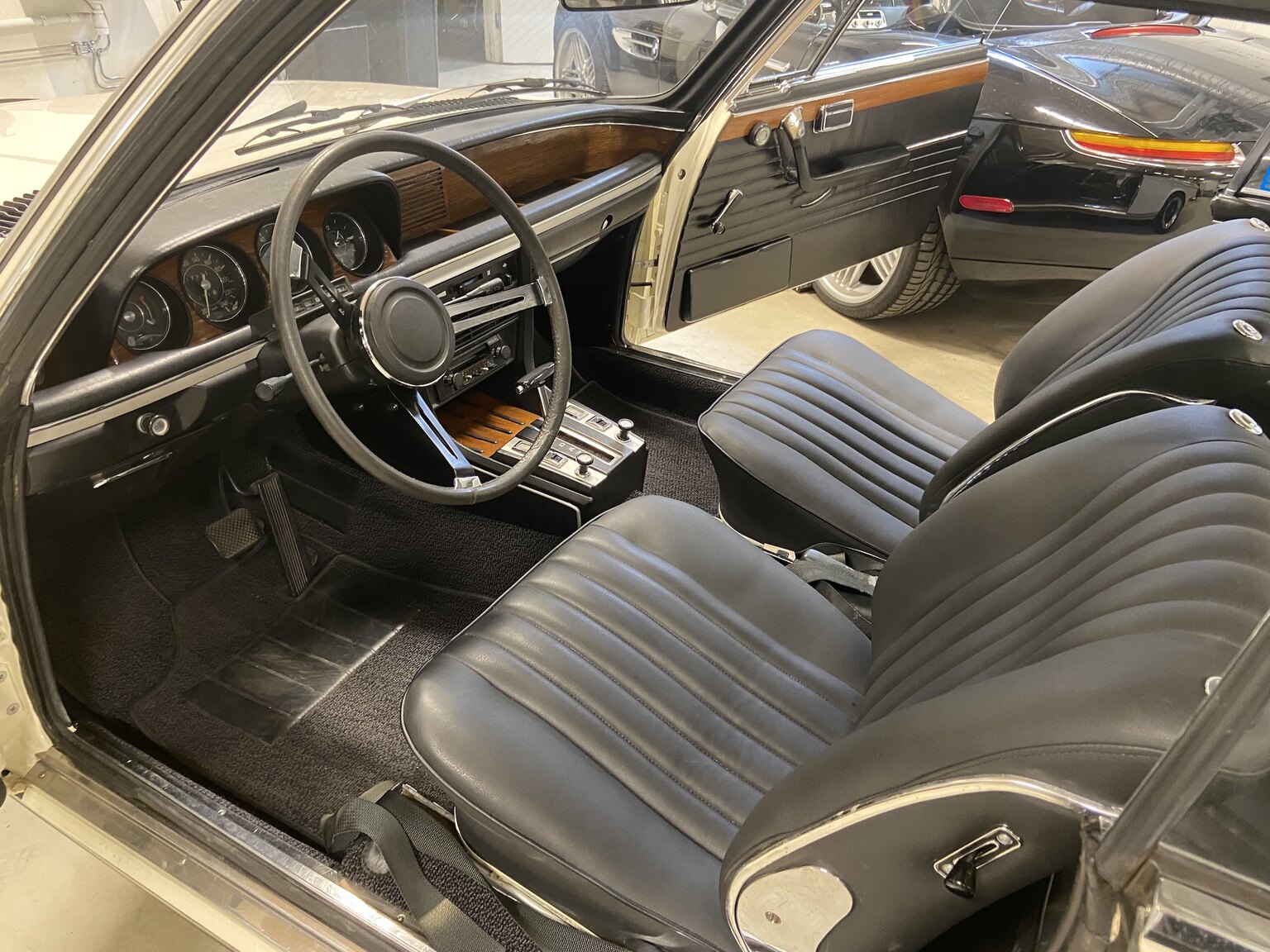 Interior image of 1971 BMW 2800 CS