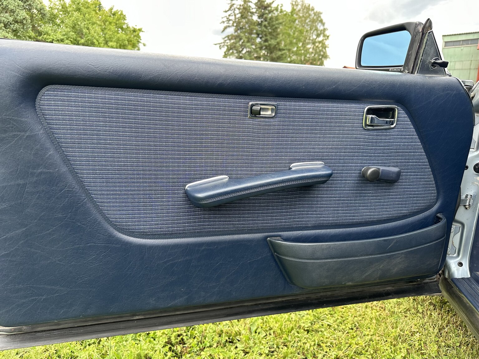 Interior image of 1984 Mercedes-Benz 230 CE