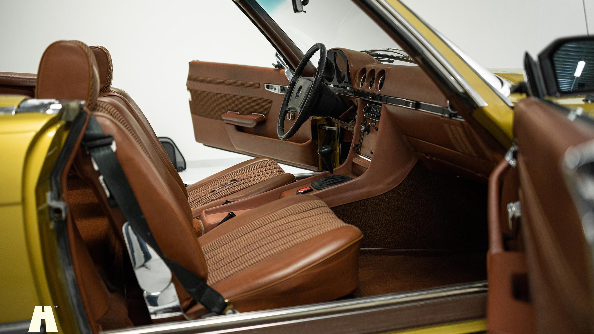 Innenraumfoto von 1975 Mercedes SL 350