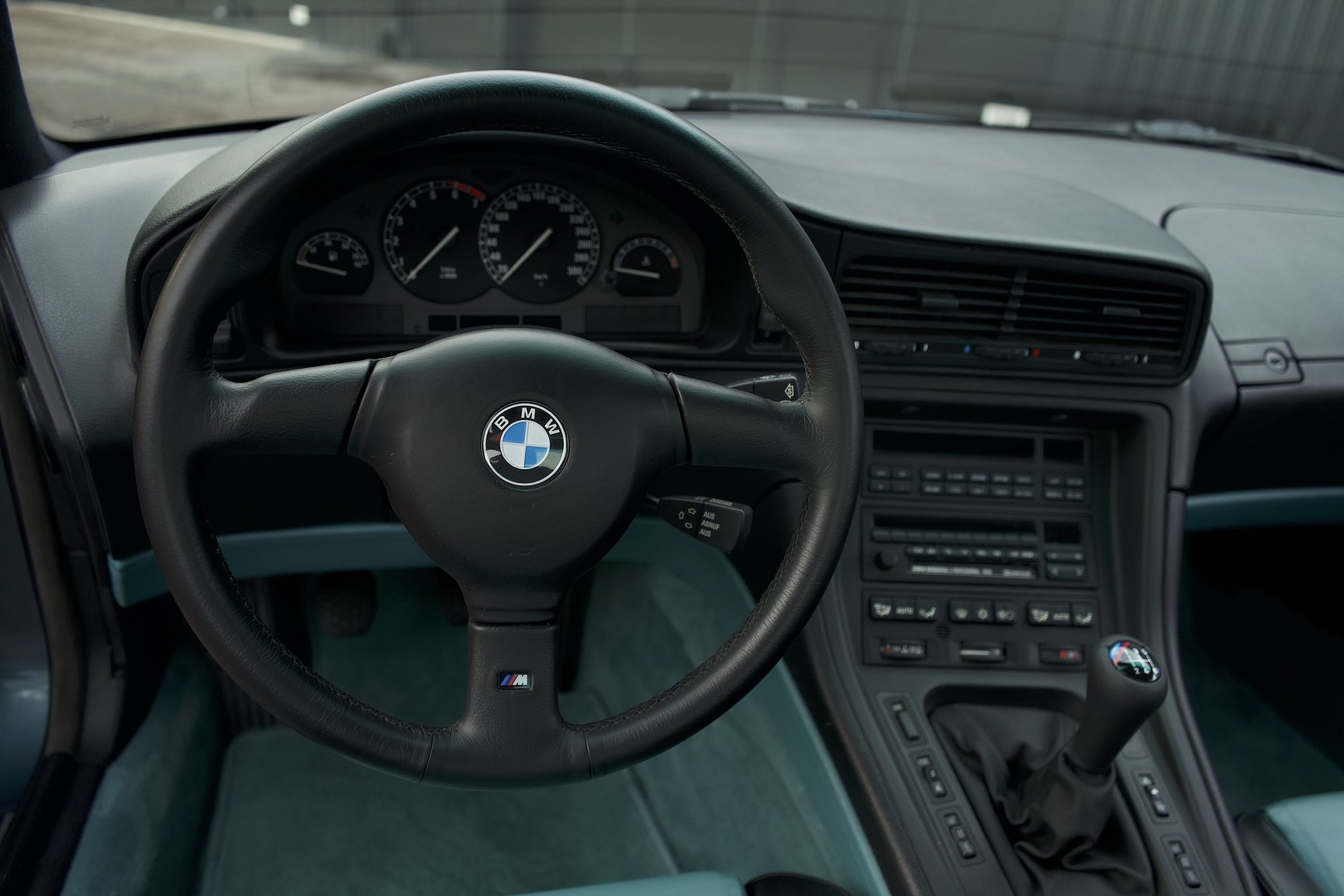 Innenraumfoto von 1992 BMW 850i 6-speed manual - NO RESERVE