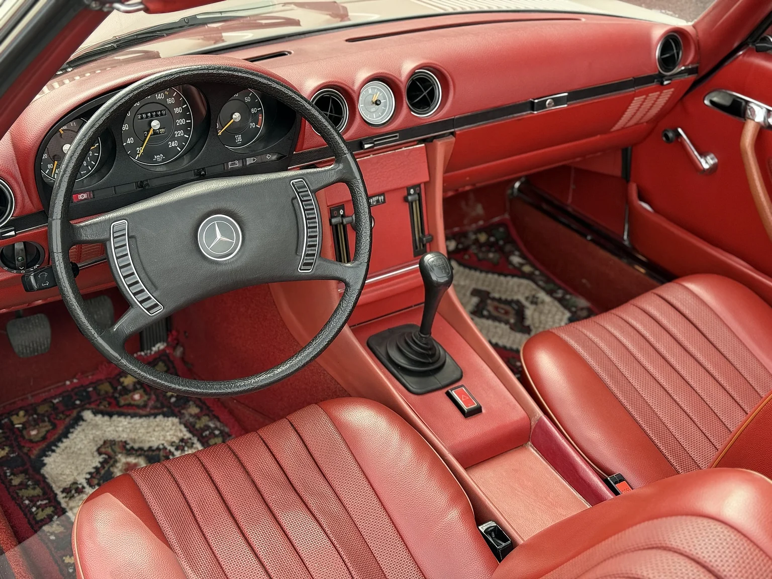 Innenraumfoto von 1973 Mercedes Benz 350 SL  (1)