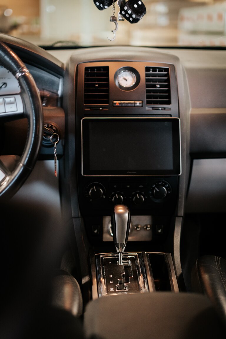 Innenraumfoto von 2006 Chrysler 300C SRT-8 (41)