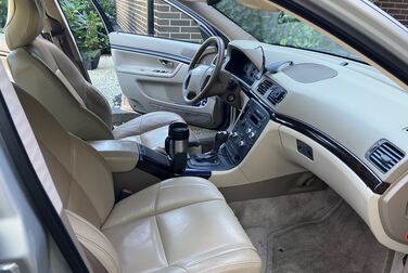 Interior image of 1999 Volvo S80