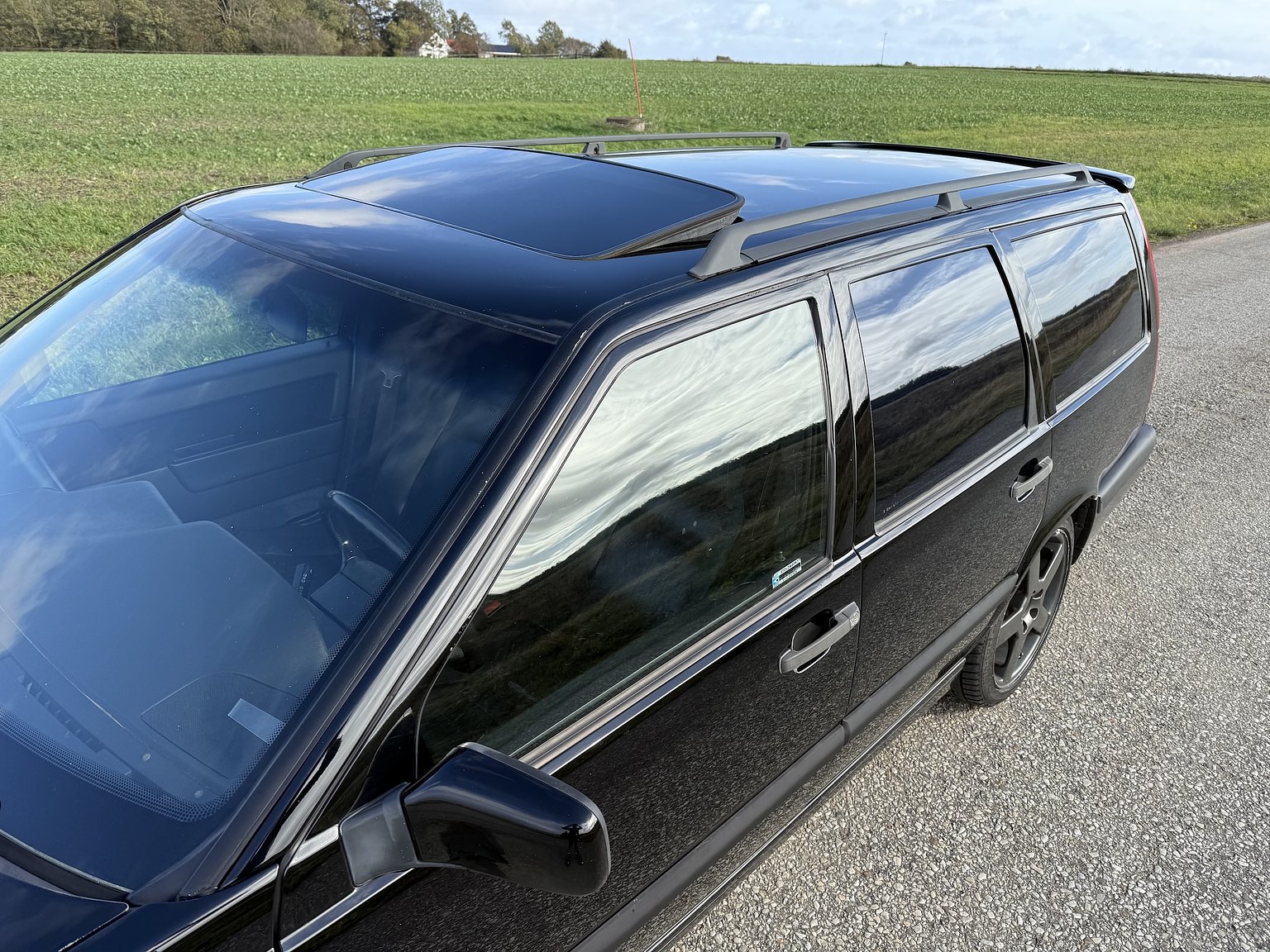 Exterior image of 1995 VOLVO 855 T5R T-5R