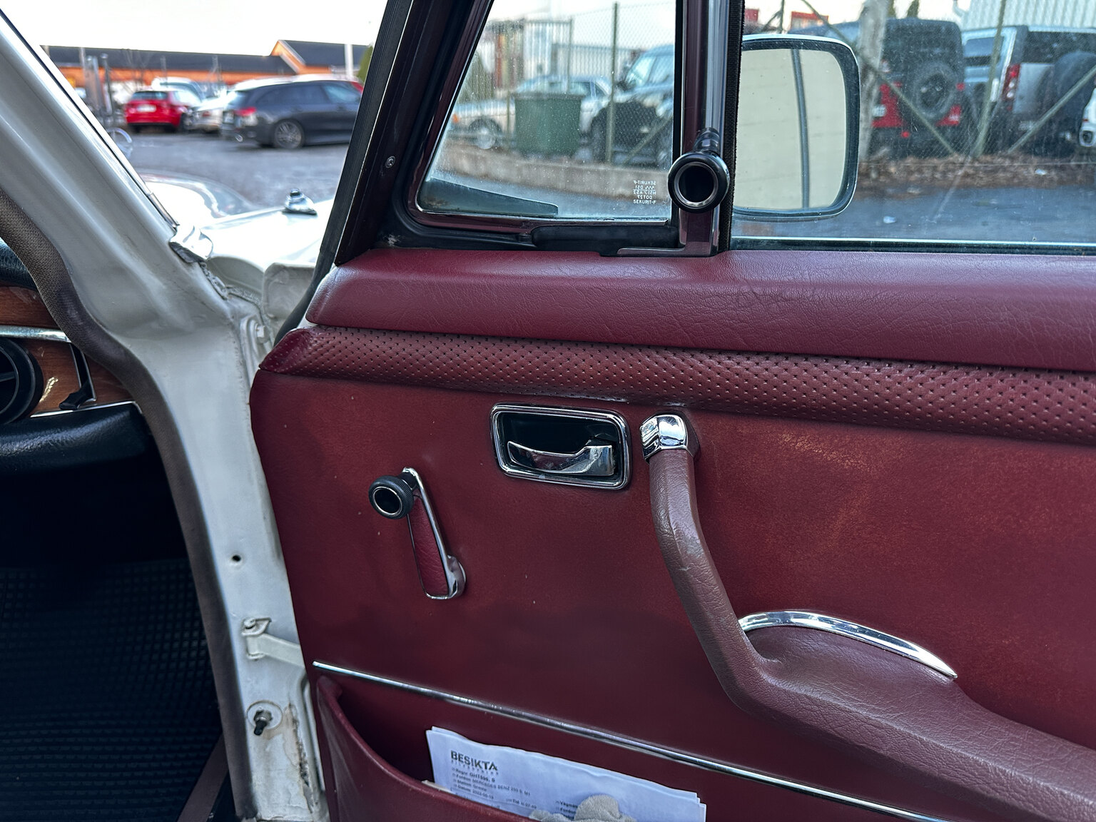 Interior image of 1967 Mercedes-Benz 250 S