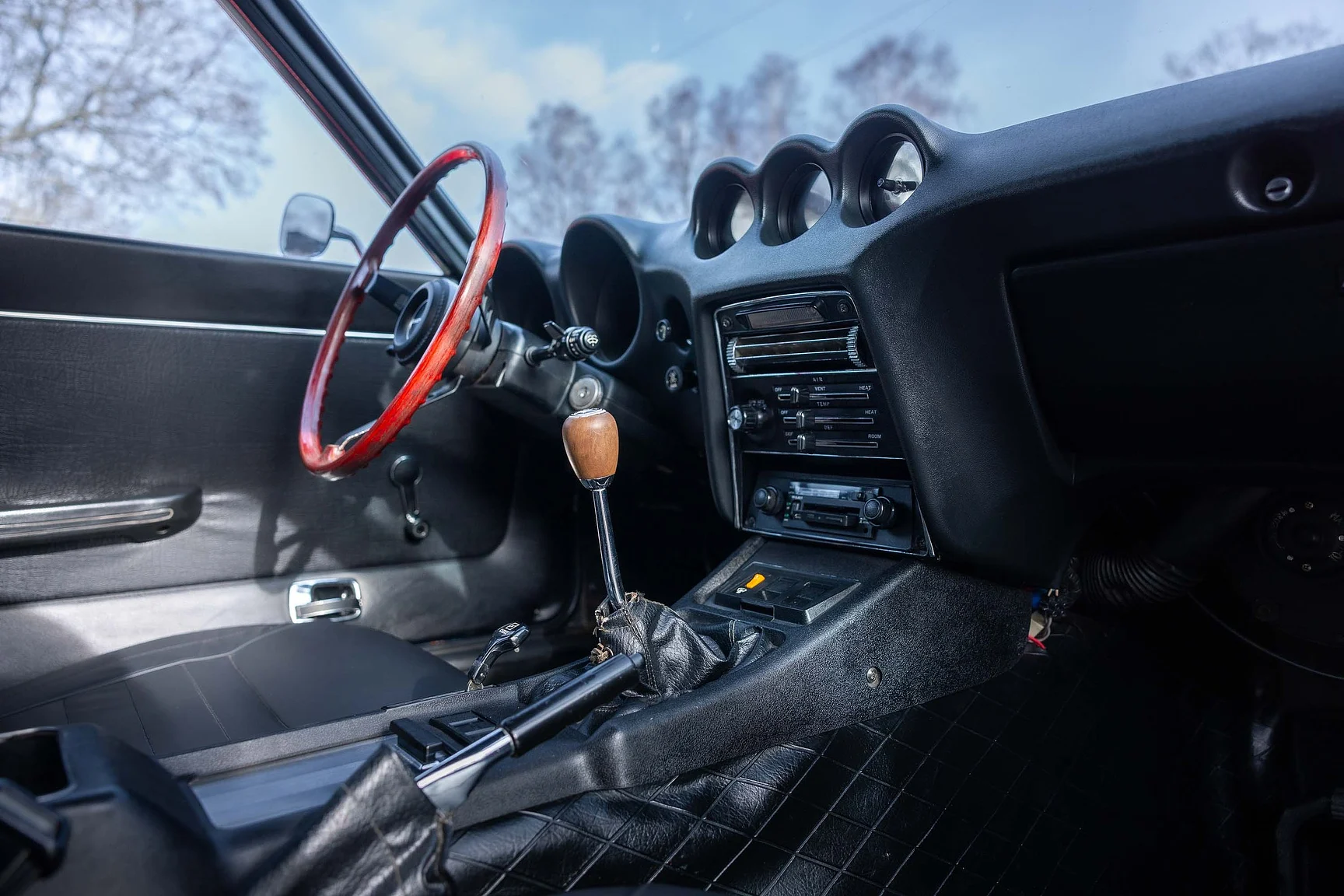 Innenraumfoto von 1973 Datsun 240Z Euro Spec (38)