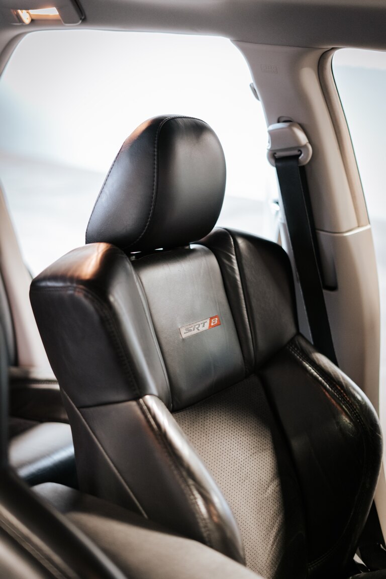 Innenraumfoto von 2006 Chrysler 300C SRT-8 (48)